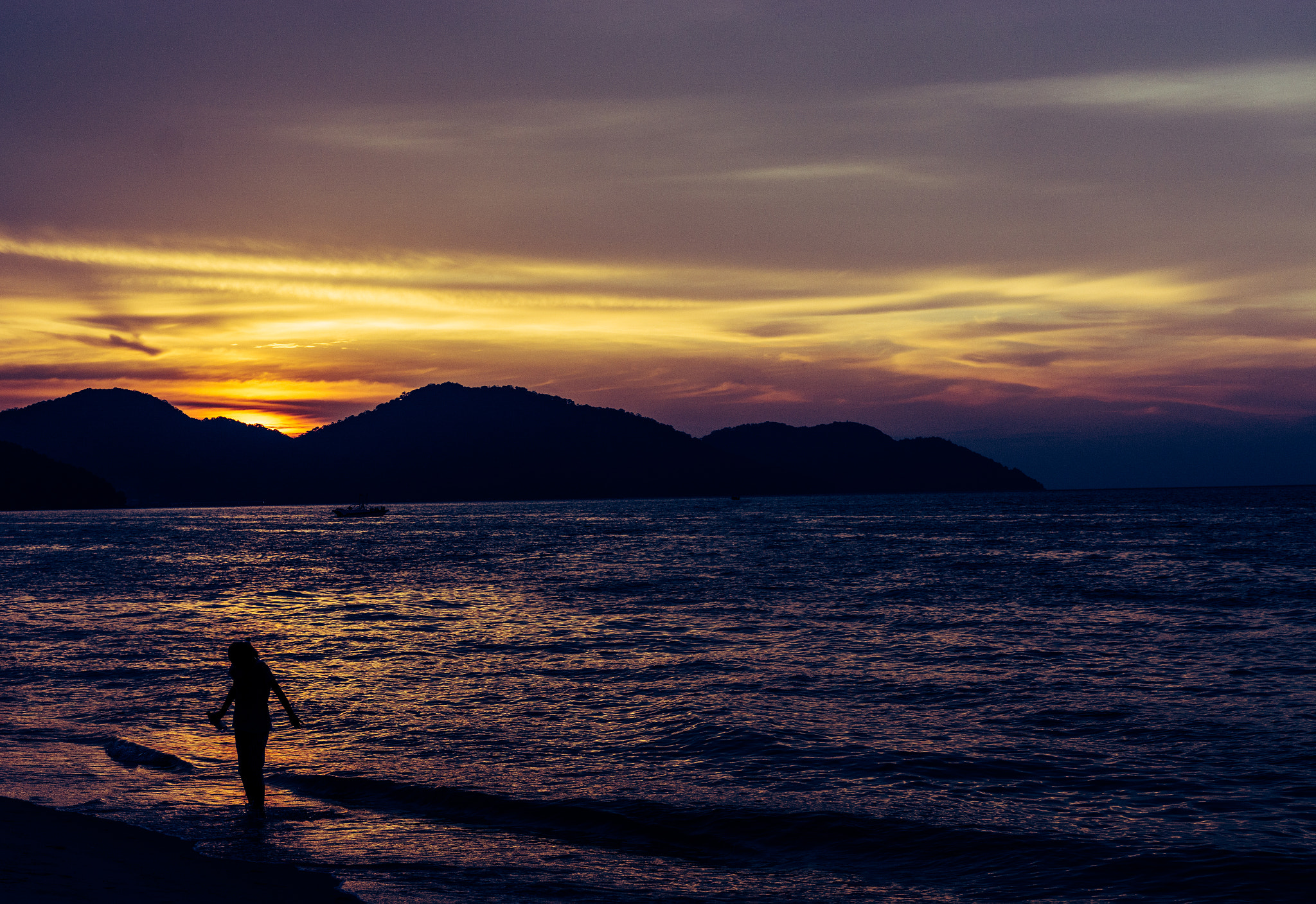 Nikon D7100 + Sigma 18-35mm F1.8 DC HSM Art sample photo. Sunset photography