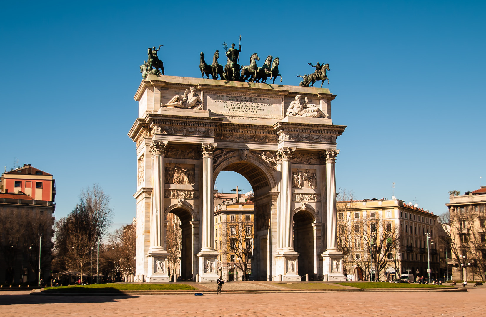 Nikon D300 + Sigma 18-200mm F3.5-6.3 DC OS HSM sample photo. Italy, milan, arco della pace photography