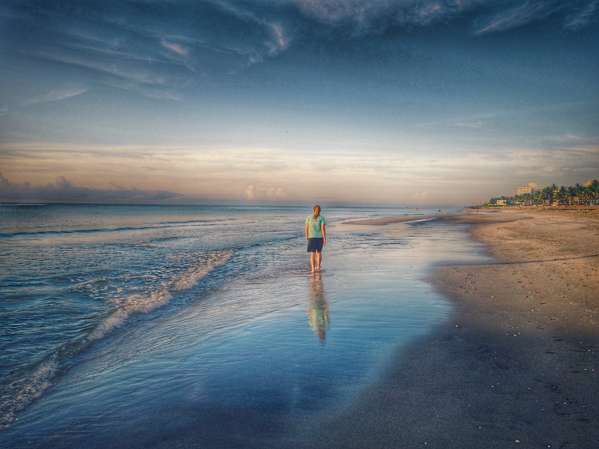 Sony 28-100mm F1.8-4.9 sample photo. Walking on the shore photography