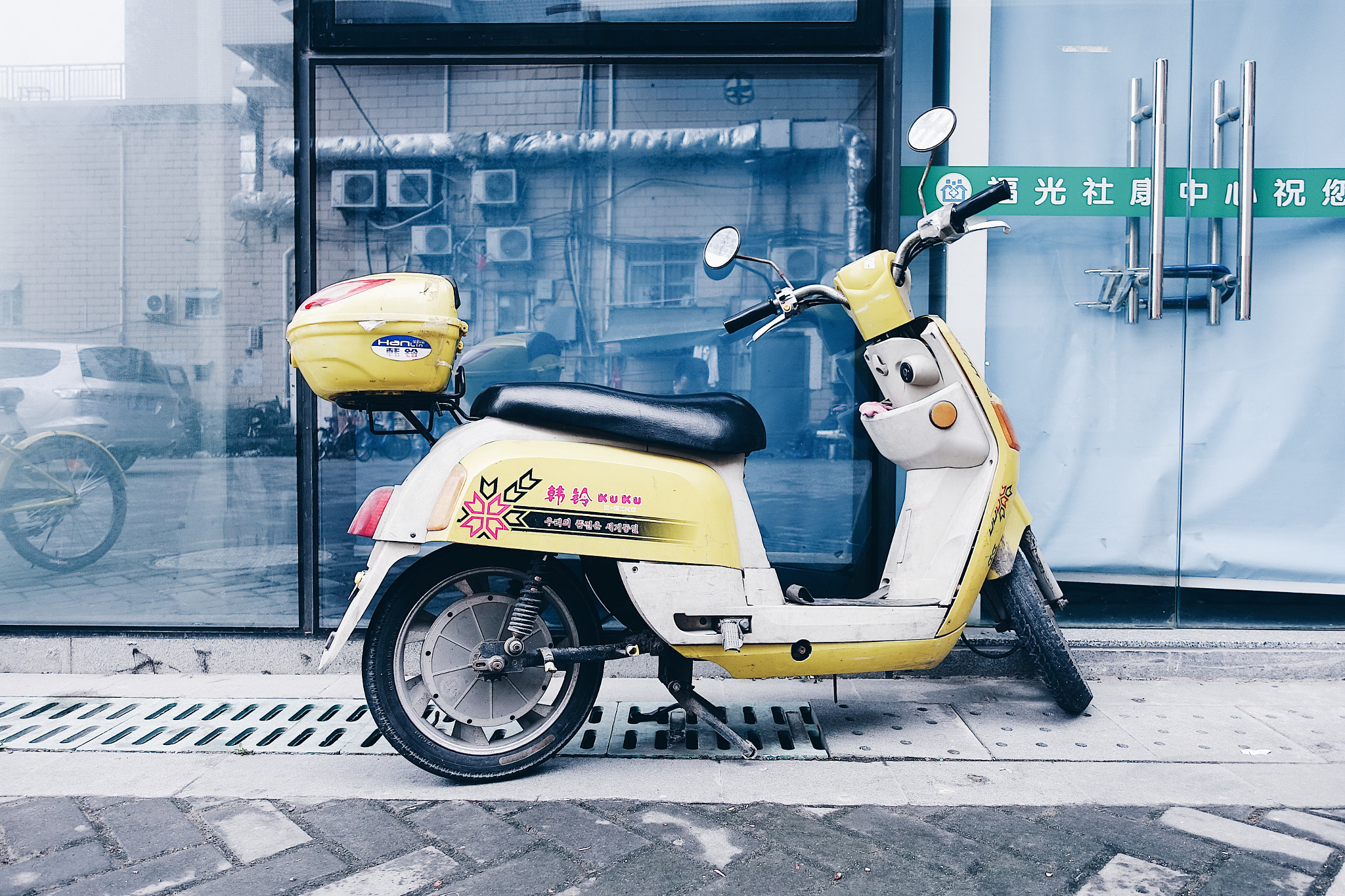Sony Cyber-shot DSC-RX100 III + Sony 24-70mm F1.8-2.8 sample photo. Car photography