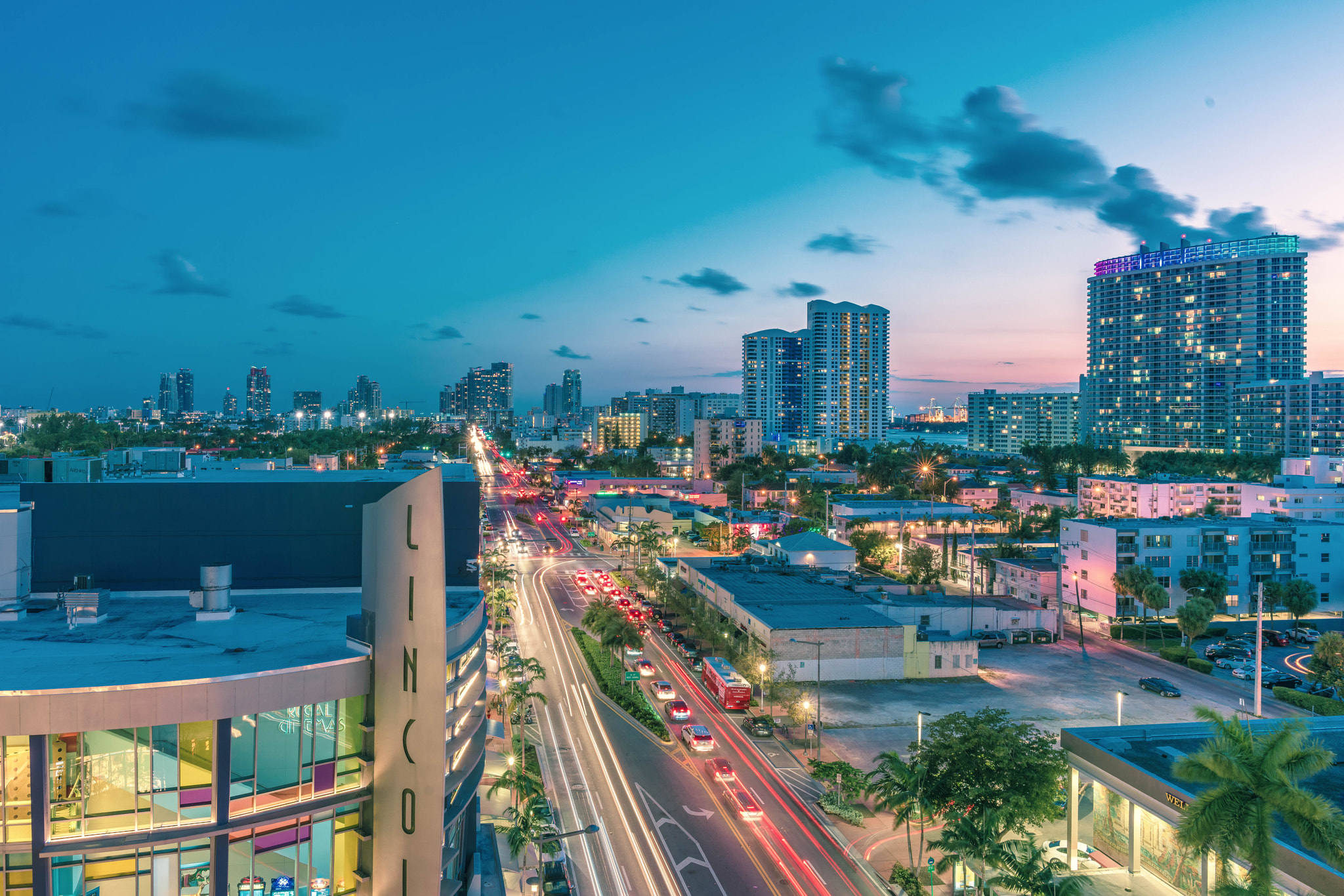 Sony a99 II sample photo. My kind of town photography