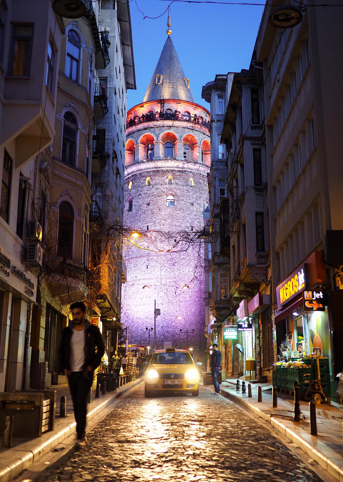 Olympus OM-D E-M10 II + Panasonic Lumix G 20mm F1.7 ASPH sample photo. Galata tower photography