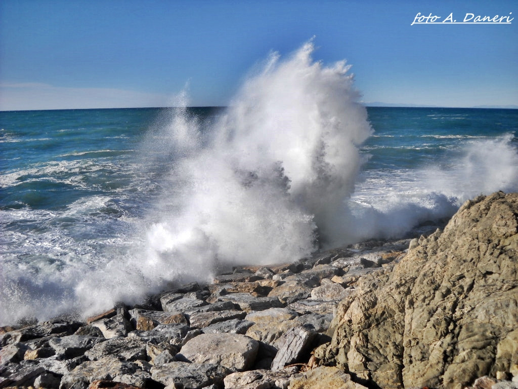 Nikon Coolpix L19 sample photo. Mare mosso photography