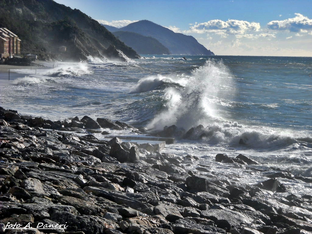 Nikon Coolpix L19 sample photo. Mare mosso photography