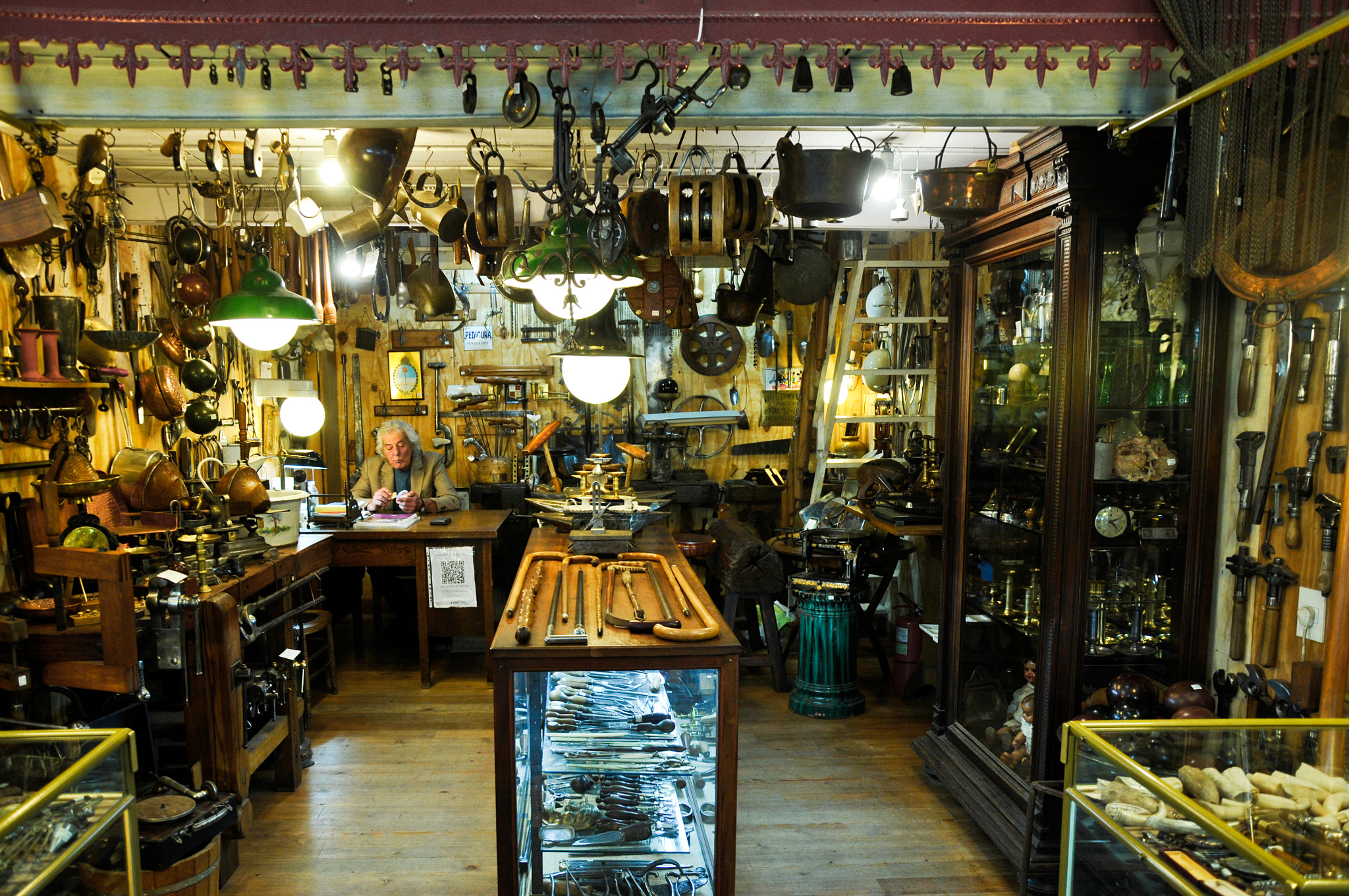 Nikon D300S sample photo. The antique shoppe photography