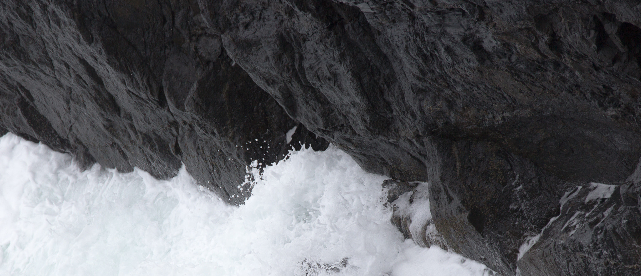 Canon EF 28-300mm F3.5-5.6L IS USM sample photo. Waves of foam photography