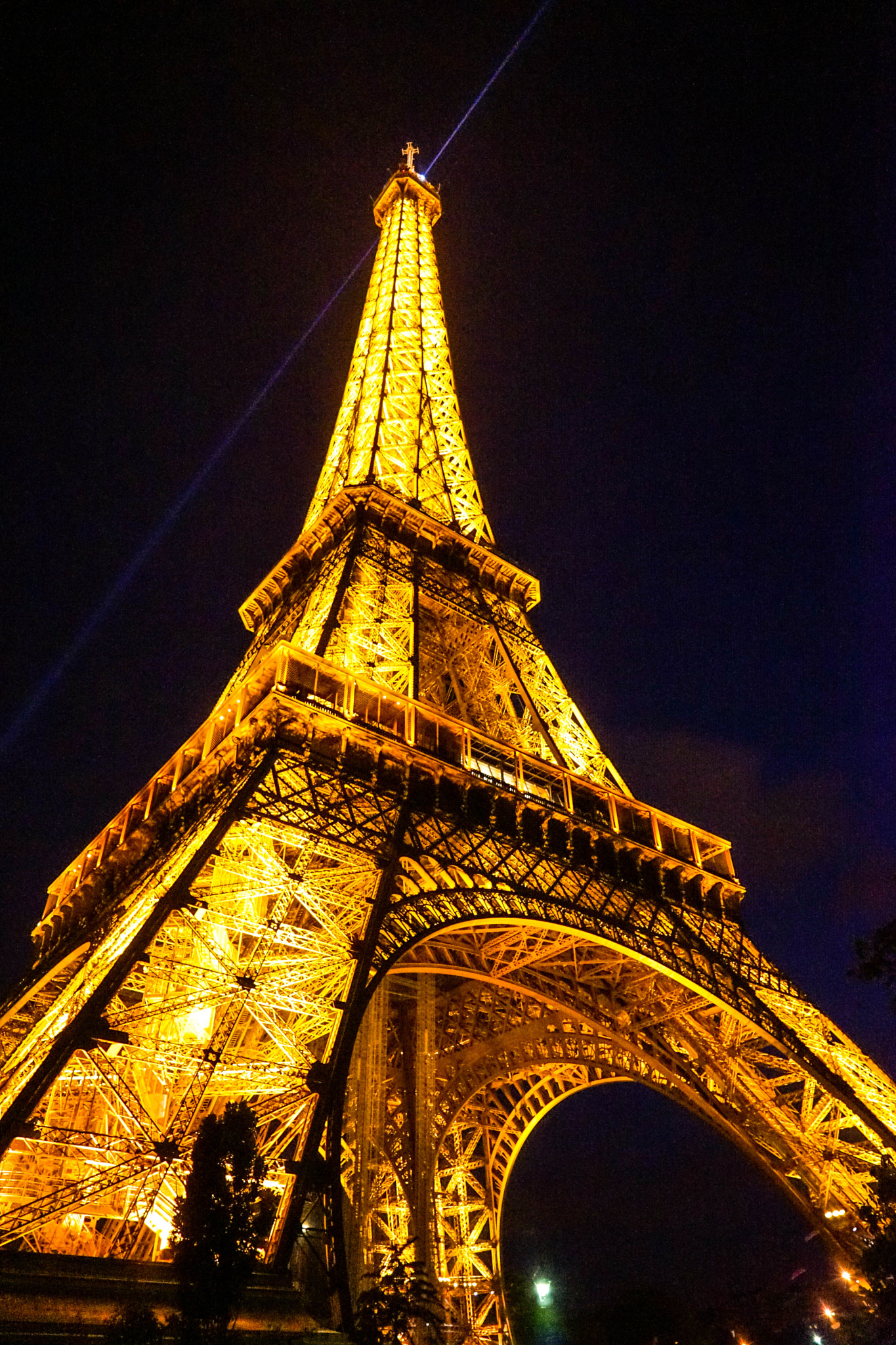 Sony a7 + Sony Vario Tessar T* FE 24-70mm F4 ZA OSS sample photo. Eiffel tower at night photography
