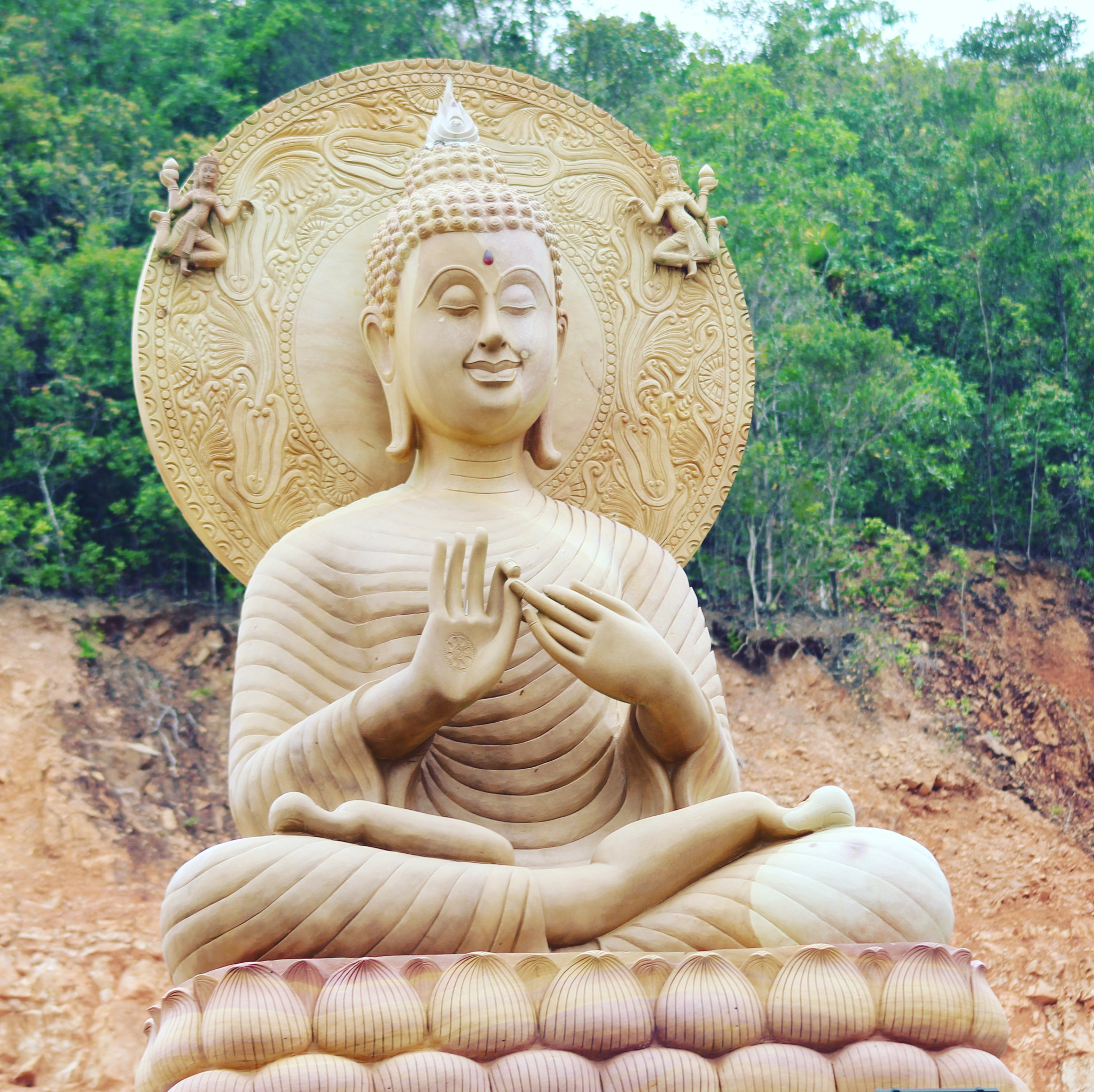 Canon EF 90-300mm F4.5-5.6 USM sample photo. Statue on the beach near gulf of thailand photography