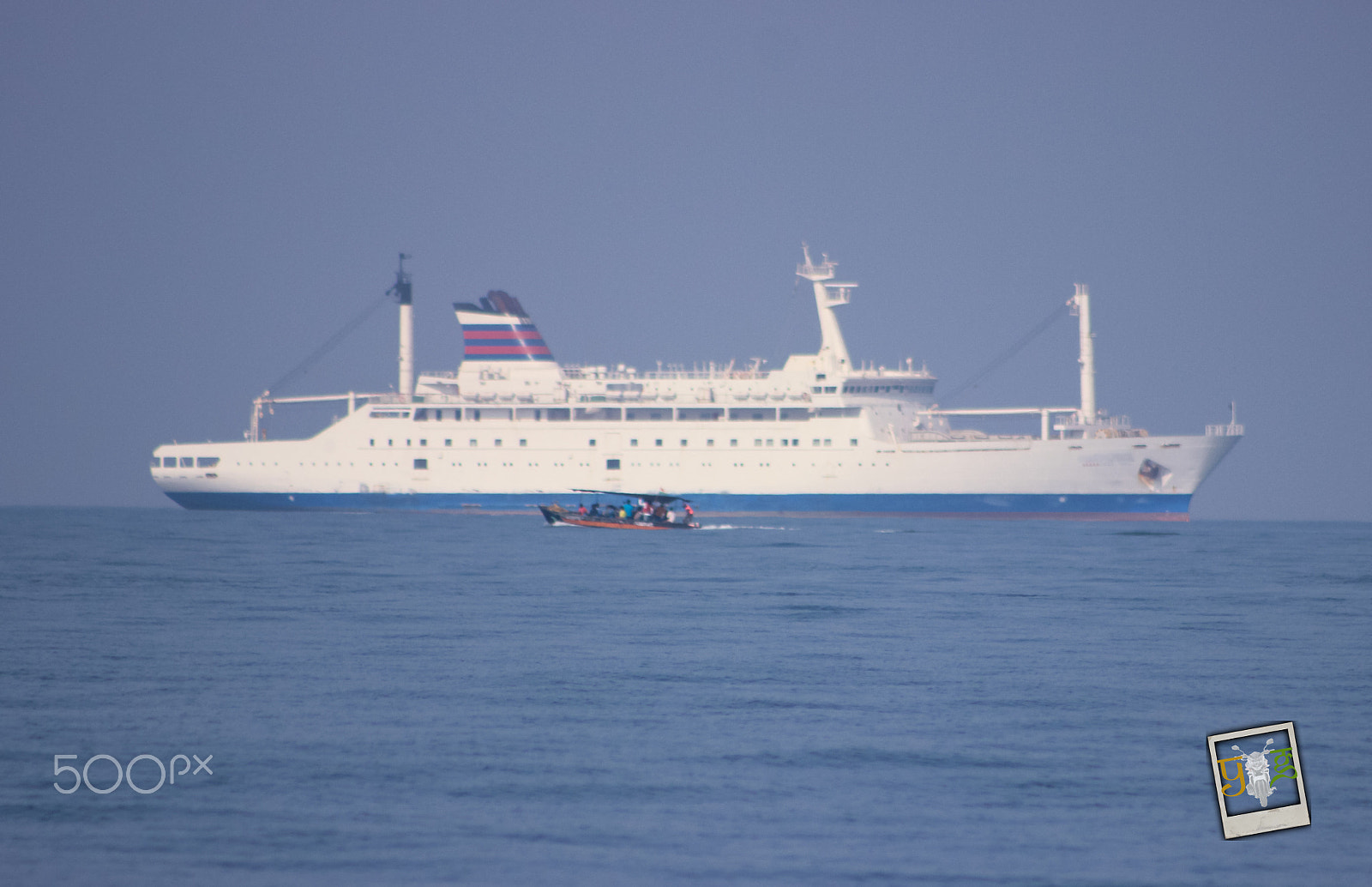 Canon EF 75-300mm f/4-5.6 USM sample photo. Giant vs dwarf photography