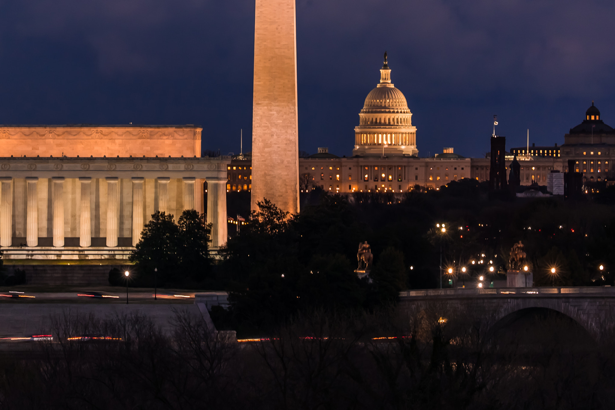 Canon EF 200-400mm F4L IS USM Extender 1.4x sample photo. National mall at dusk 2 photography
