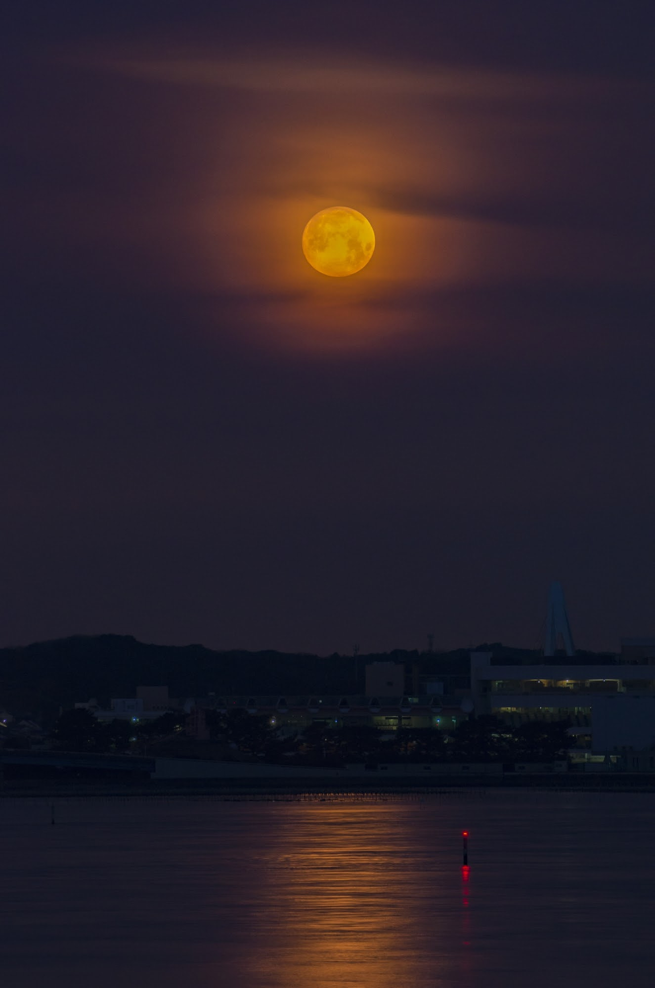 Pentax K-5 IIs sample photo. Moonset photography