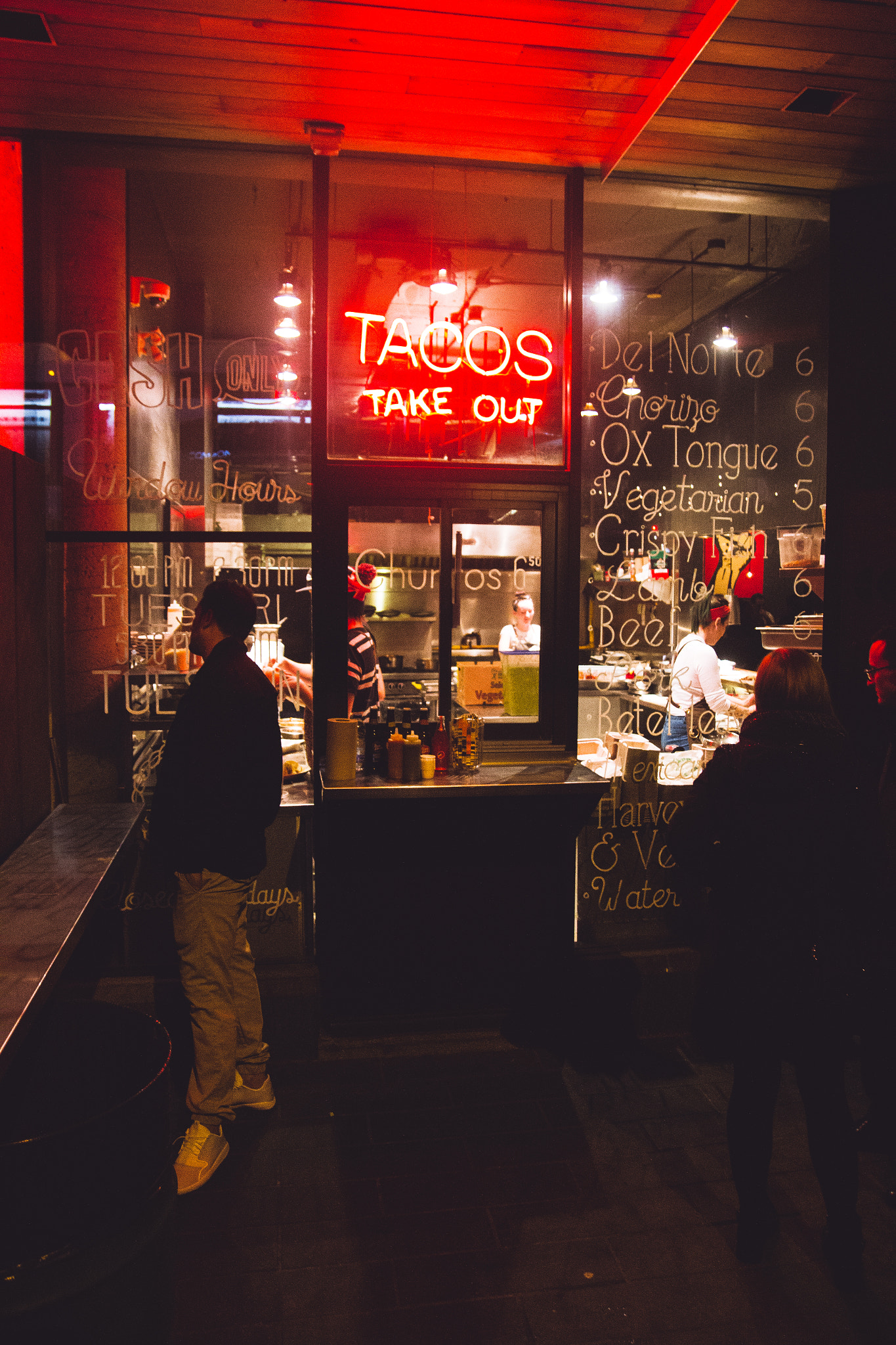 Tamron SP AF 17-50mm F2.8 XR Di II LD Aspherical (IF) sample photo. Taco night photography