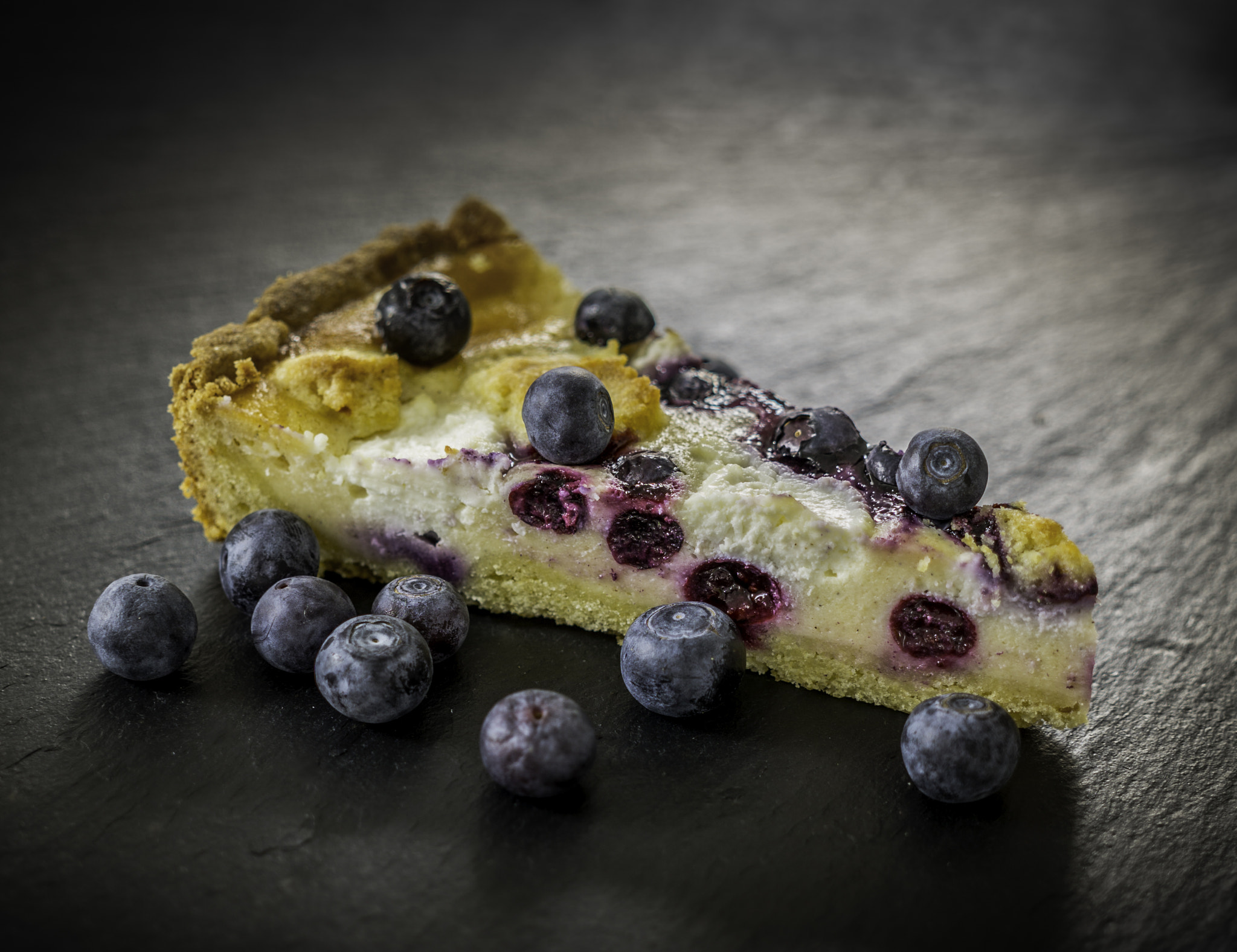 Sony a6000 + Sigma 30mm F2.8 EX DN sample photo. Blueberry cake photography