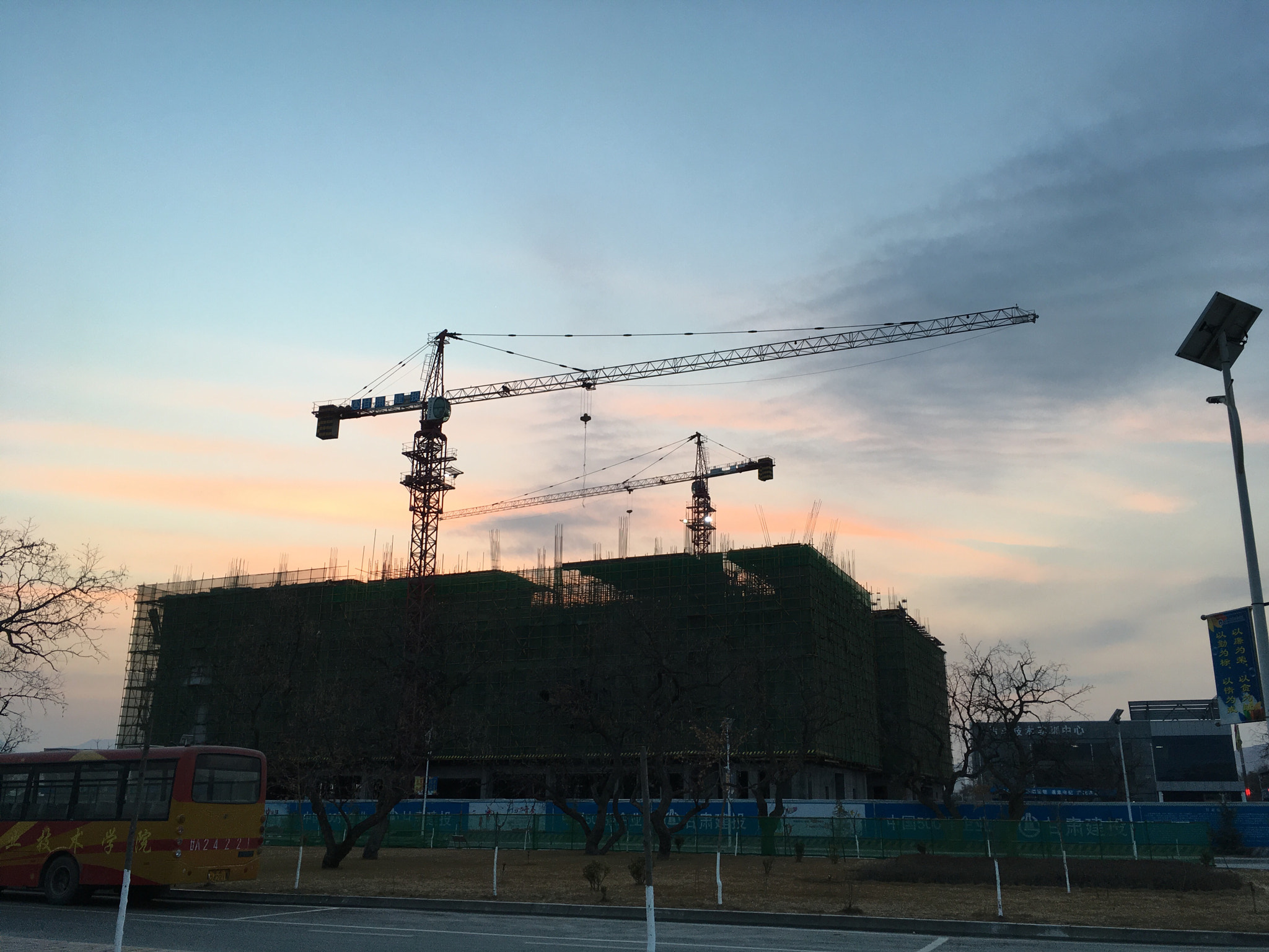 Hipstamatic 322 sample photo. 夕阳下的建筑 photography