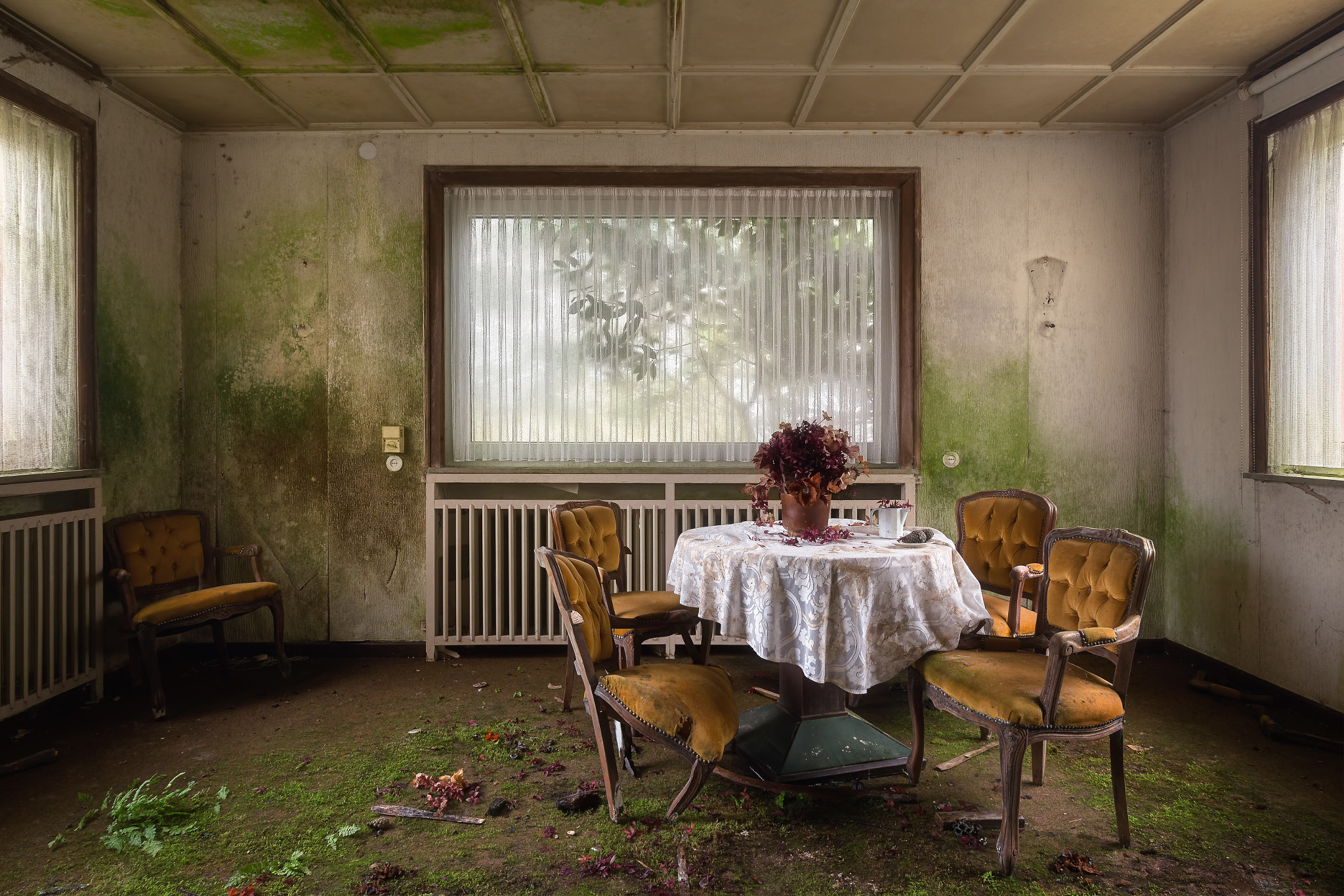 Canon EOS 650D (EOS Rebel T4i / EOS Kiss X6i) sample photo. Abandoned hotel. photography