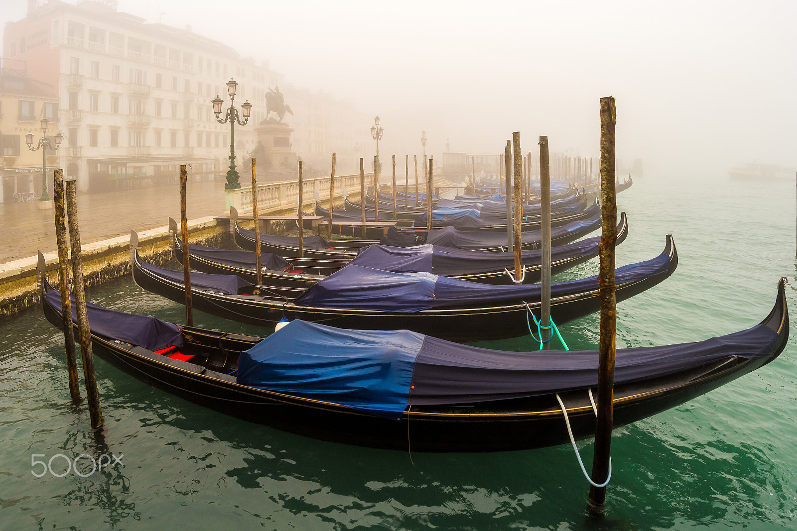 Samyang 12mm F2.8 ED AS NCS Fisheye sample photo. Gondole a venezia photography