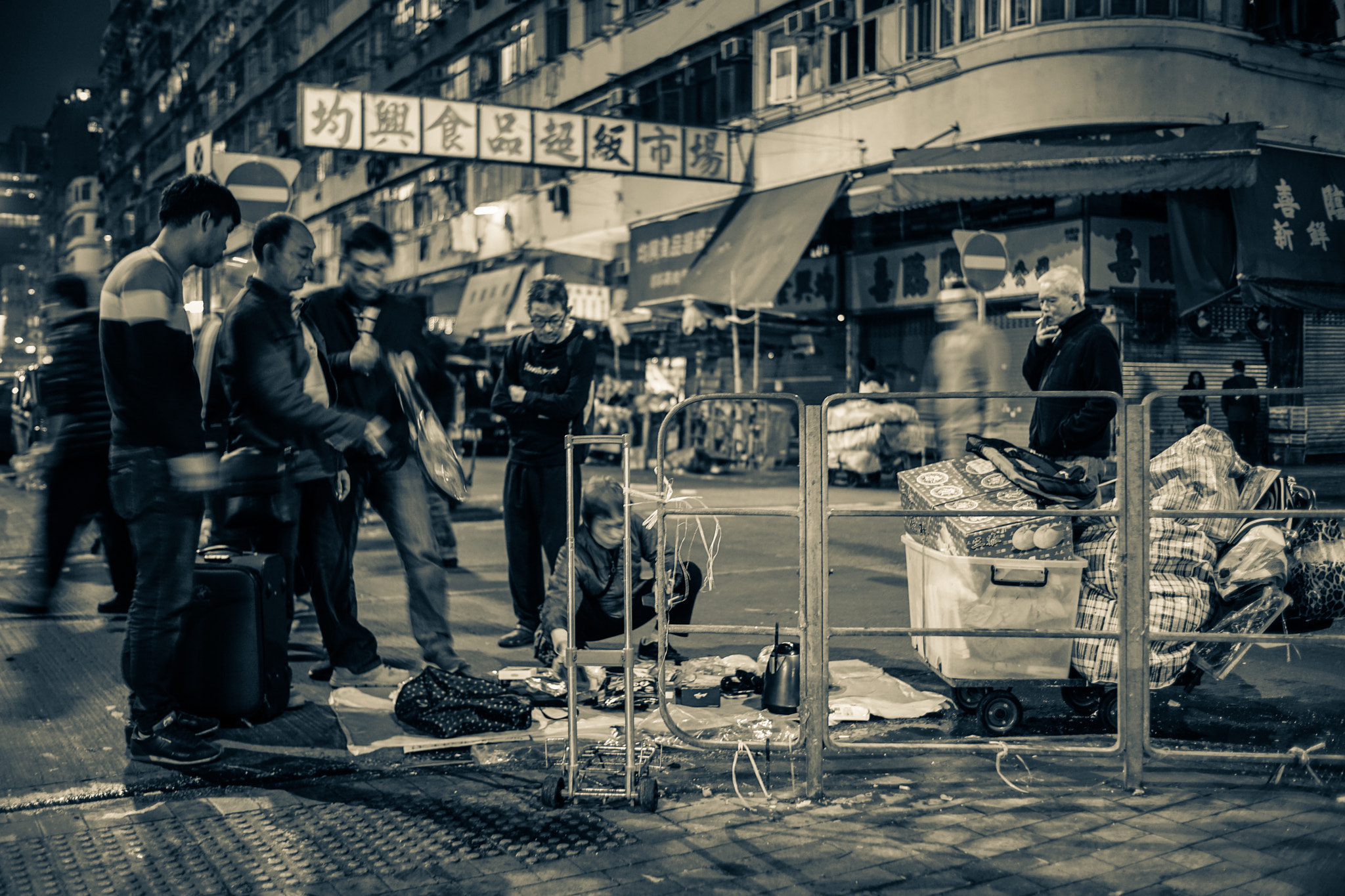 DT 40mm F2.8 SAM sample photo. Night jank market ssp photography