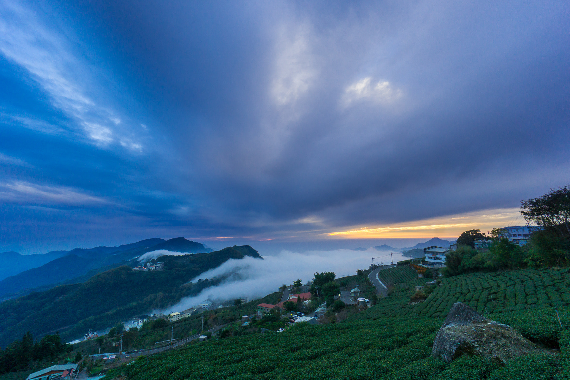 Sony a6000 + Sony E 10-18mm F4 OSS sample photo. Sonnenuntergang photography