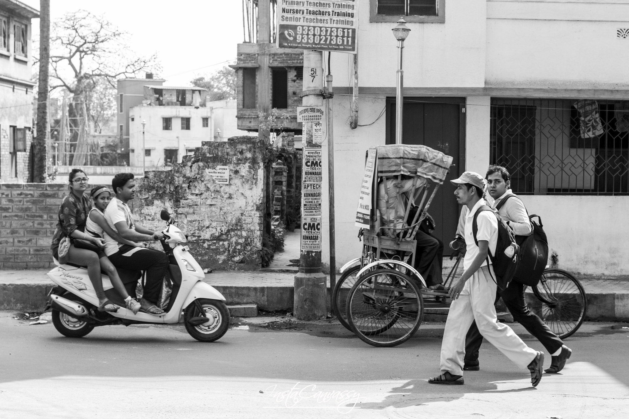 Canon EOS 70D + Canon EF 40mm F2.8 STM sample photo. The street play photography