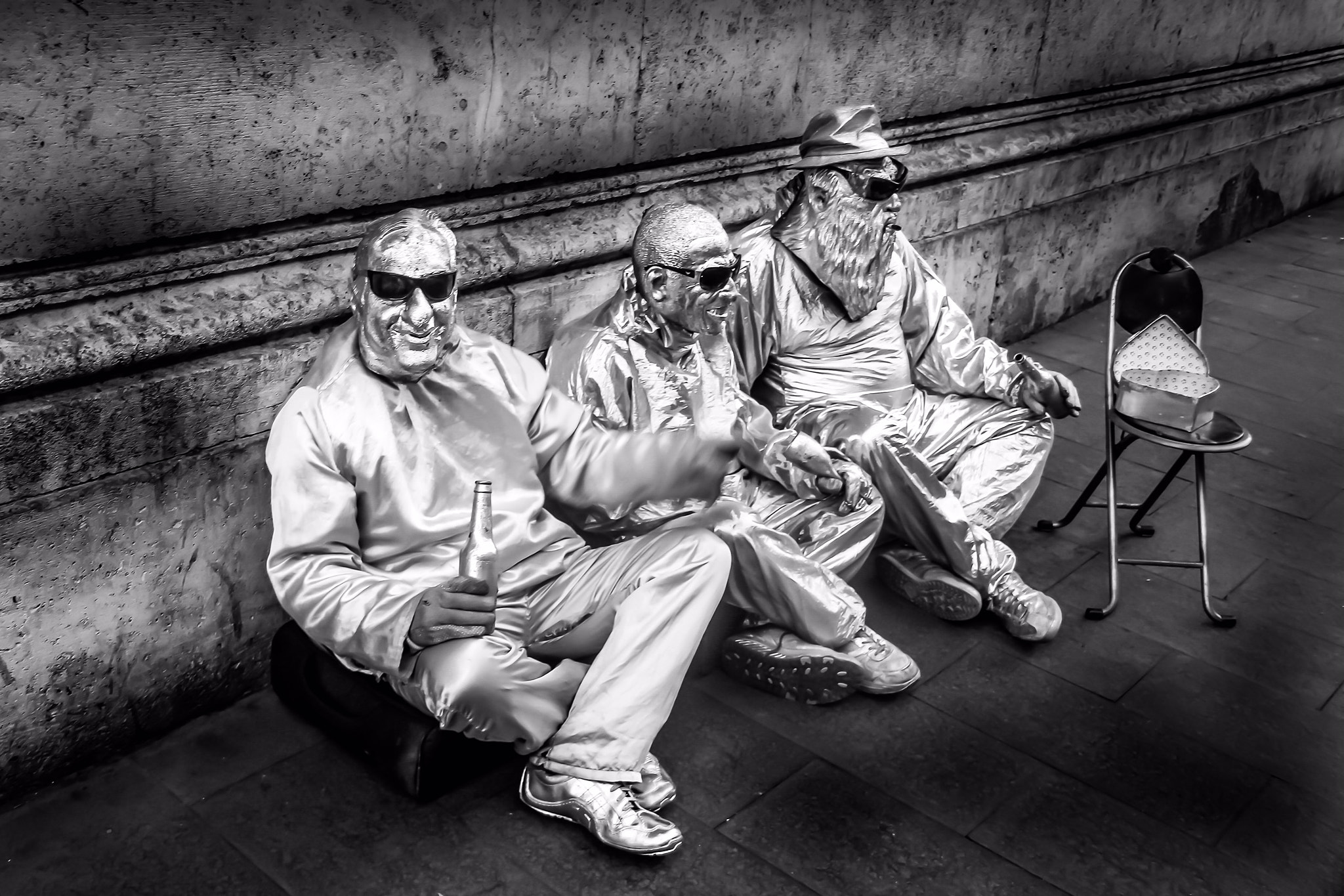 Canon EF-S 17-85mm F4-5.6 IS USM sample photo. Street beggars in rome cool photography