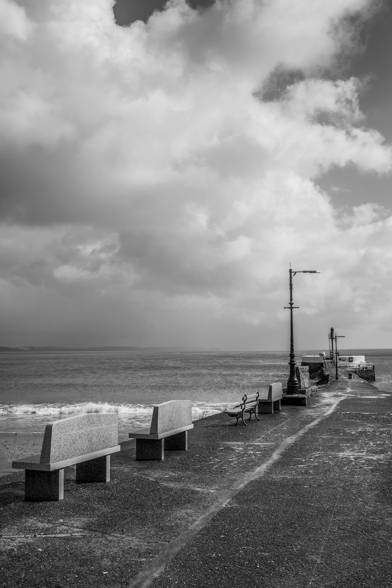 Nikon D610 + Nikon AF Nikkor 35mm F2D sample photo. Banjo pier looe photography