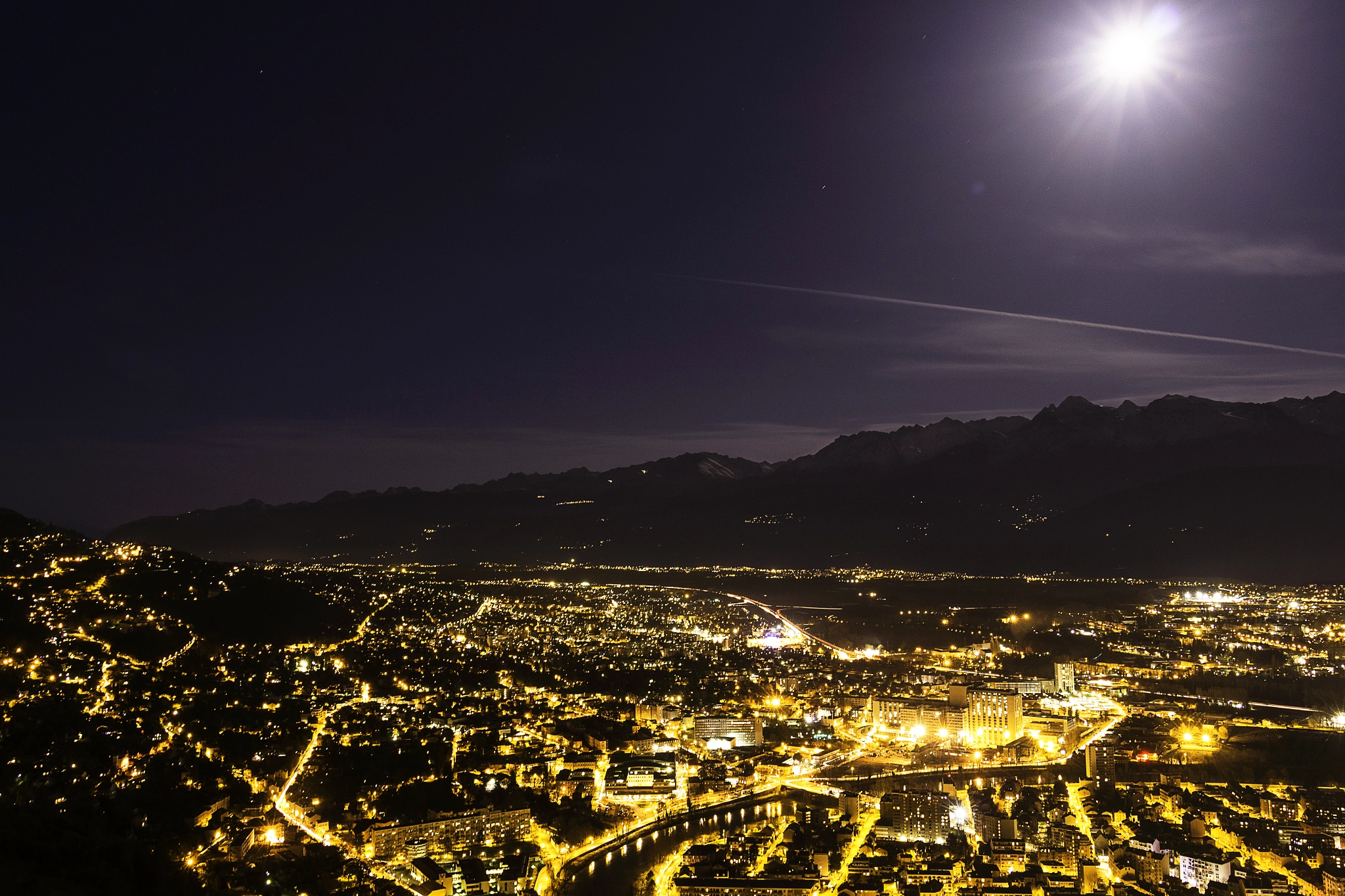 Canon EOS 100D (EOS Rebel SL1 / EOS Kiss X7) sample photo. Grenoble et pleine lune photography