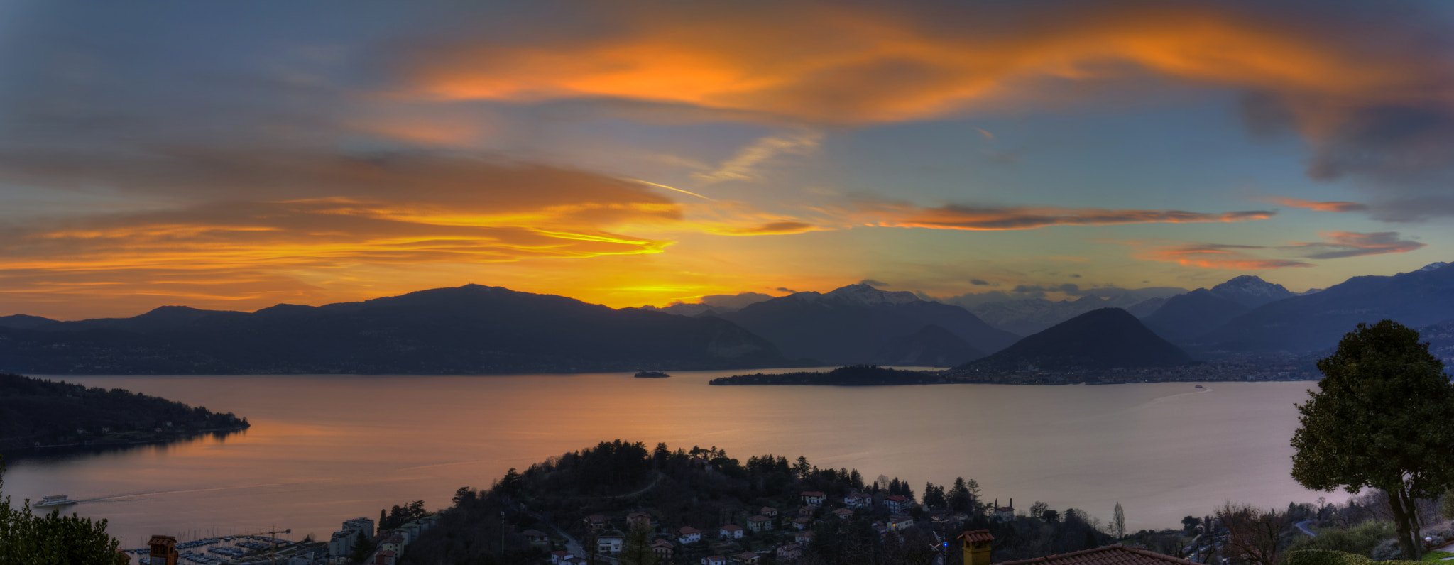 Canon EF 16-35mm F4L IS USM sample photo. Colors over lake photography