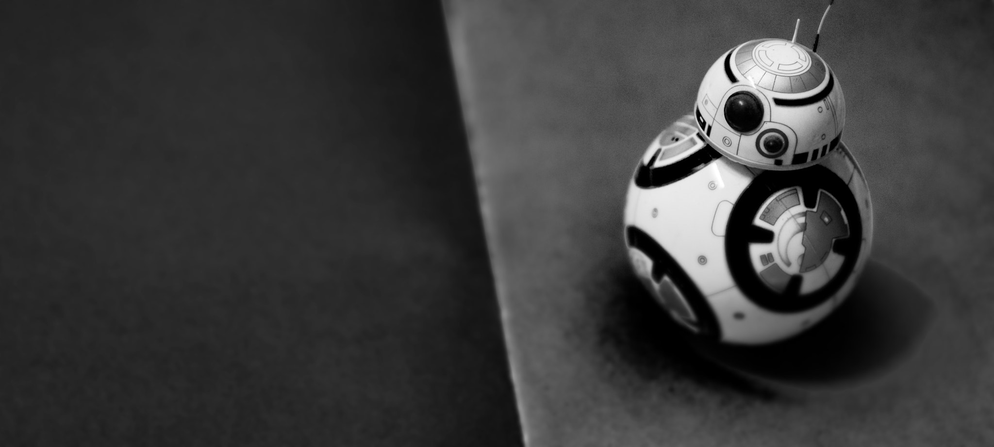 Nikon D7200 + Tamron SP 35mm F1.8 Di VC USD sample photo. The droid in grayscale. photography