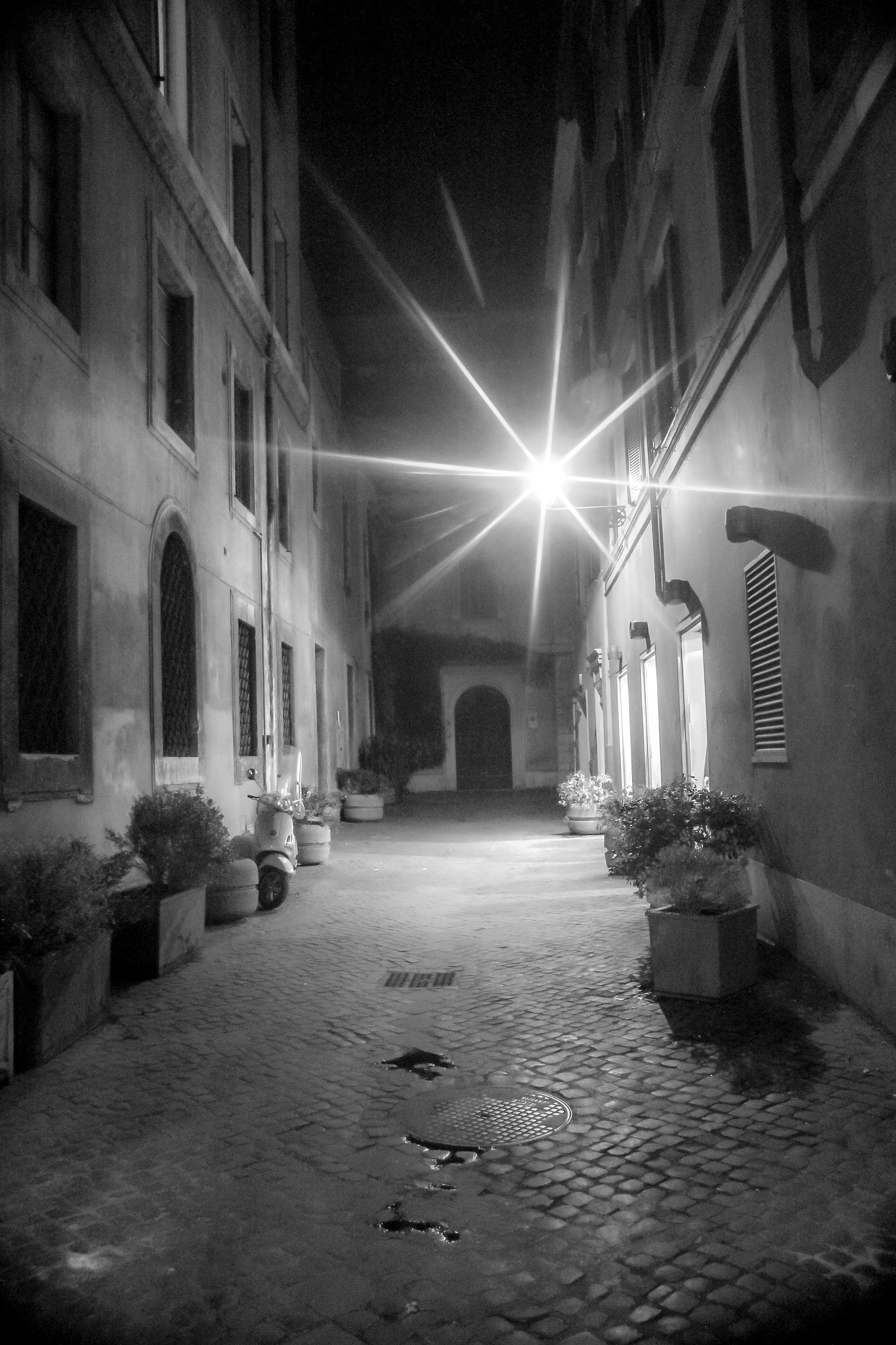 Canon EF-S 17-85mm F4-5.6 IS USM sample photo. Rome - typical street rome photography