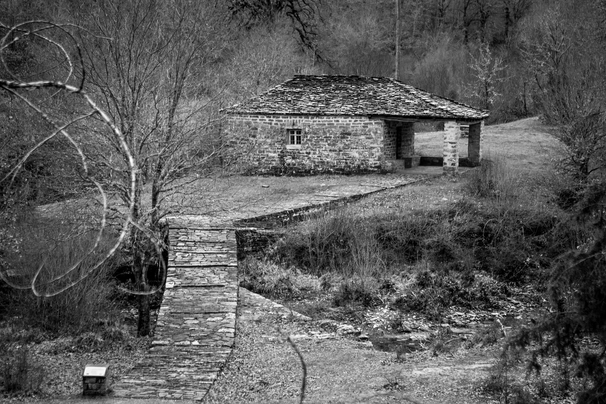 Pentax smc DA 18-55mm F3.5-5.6 AL WR sample photo. Old church photography