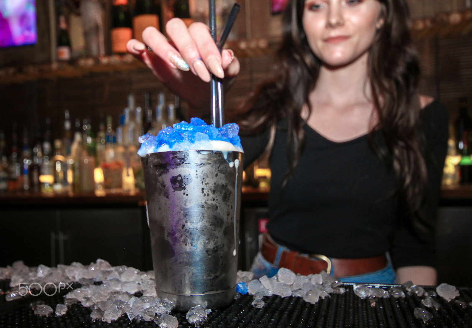 Canon EOS 70D sample photo. Cocktail making by a barmaid photography