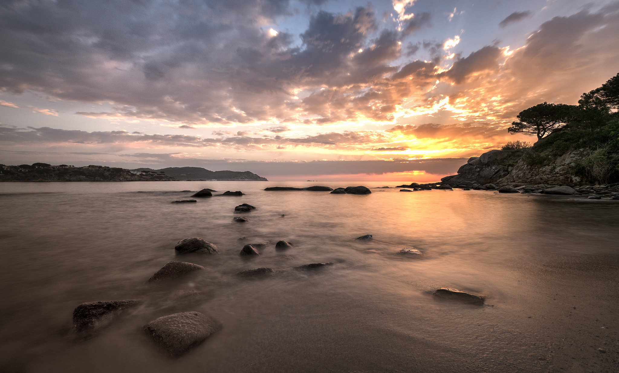 Nikon AF-S Nikkor 16-35mm F4G ED VR sample photo. Silks... photography