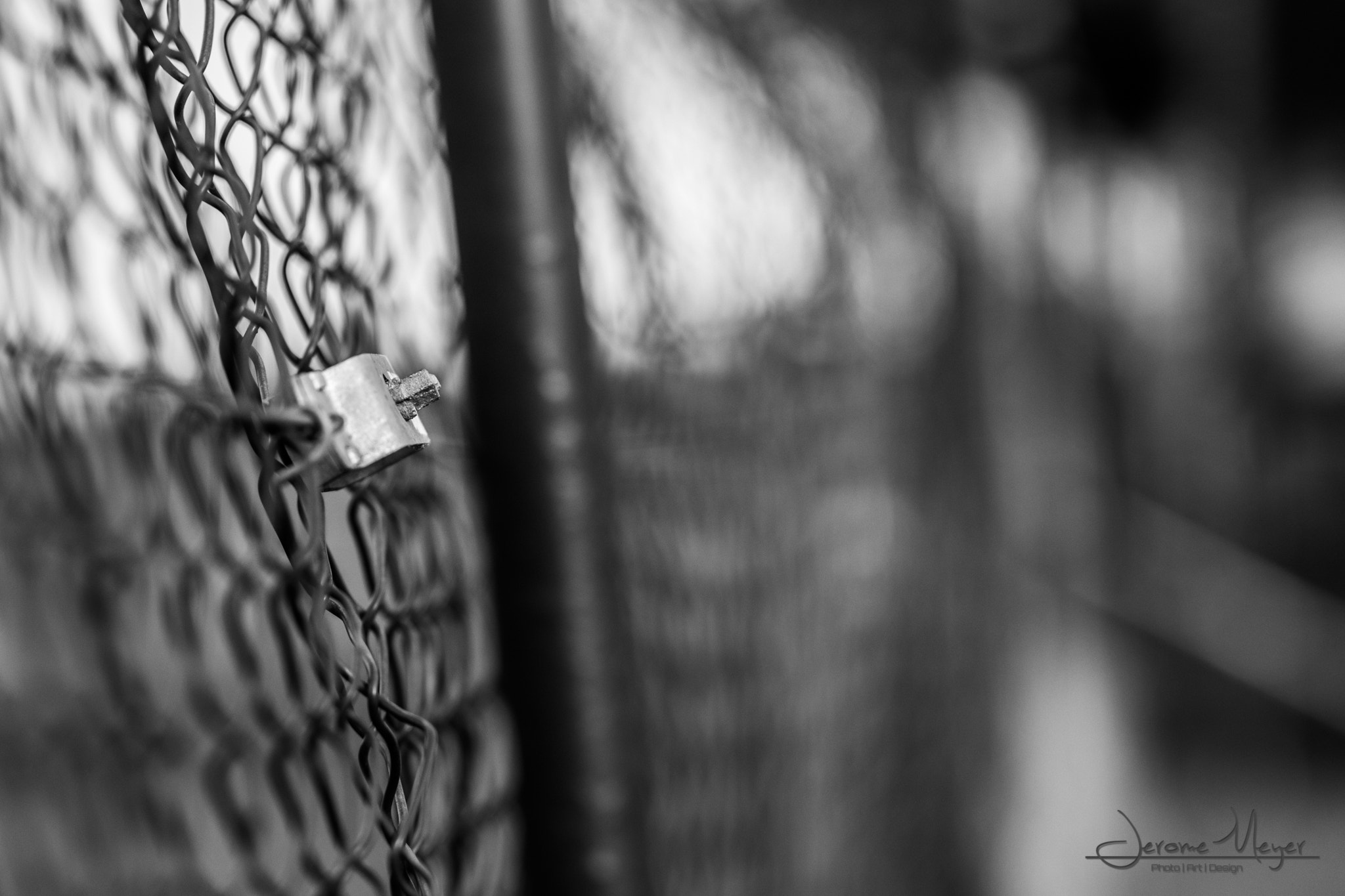Canon EOS 80D + Canon EF 85mm F1.8 USM sample photo. Barrier  photography