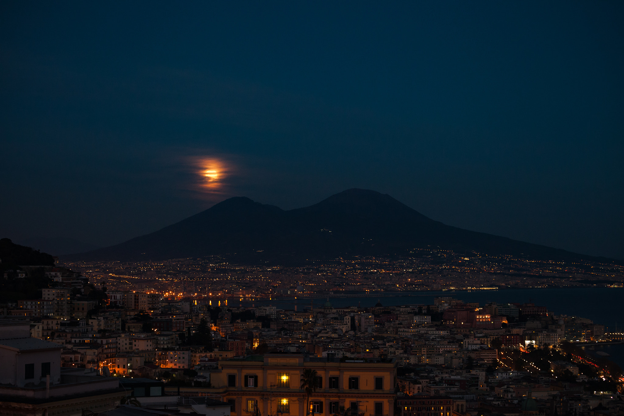 Canon EF 70-300mm F4-5.6L IS USM sample photo. La luna sorge photography