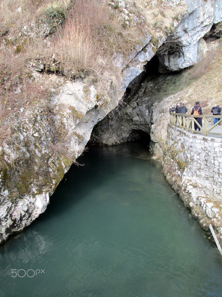 Canon PowerShot A810 sample photo. Next to the cave photography