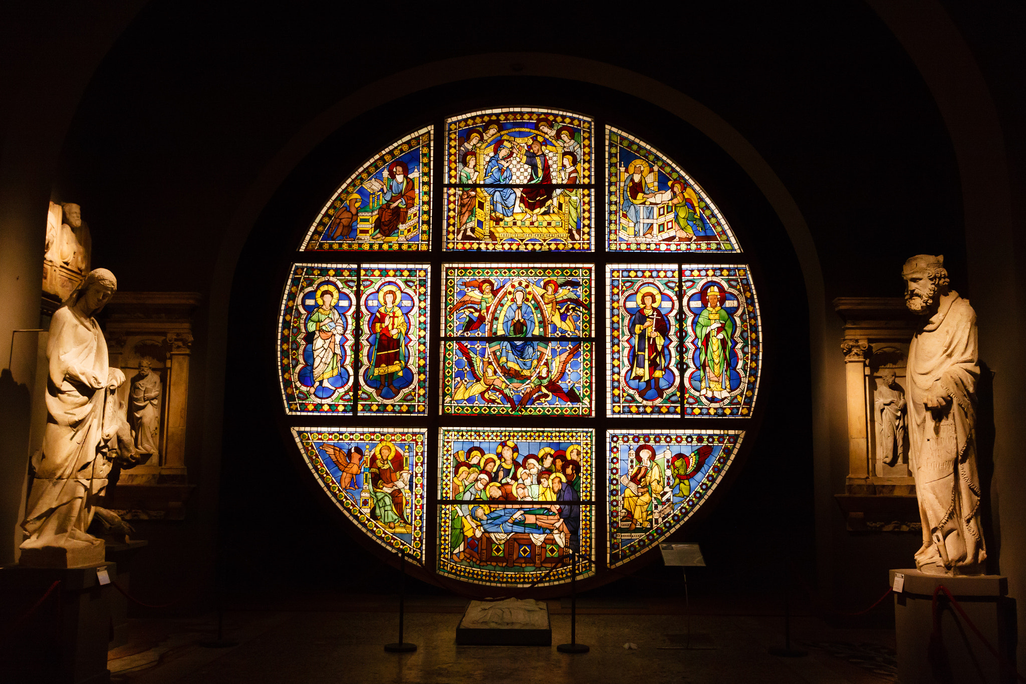 Canon EF-S 10-22mm F3.5-4.5 USM sample photo. Glass painting photography