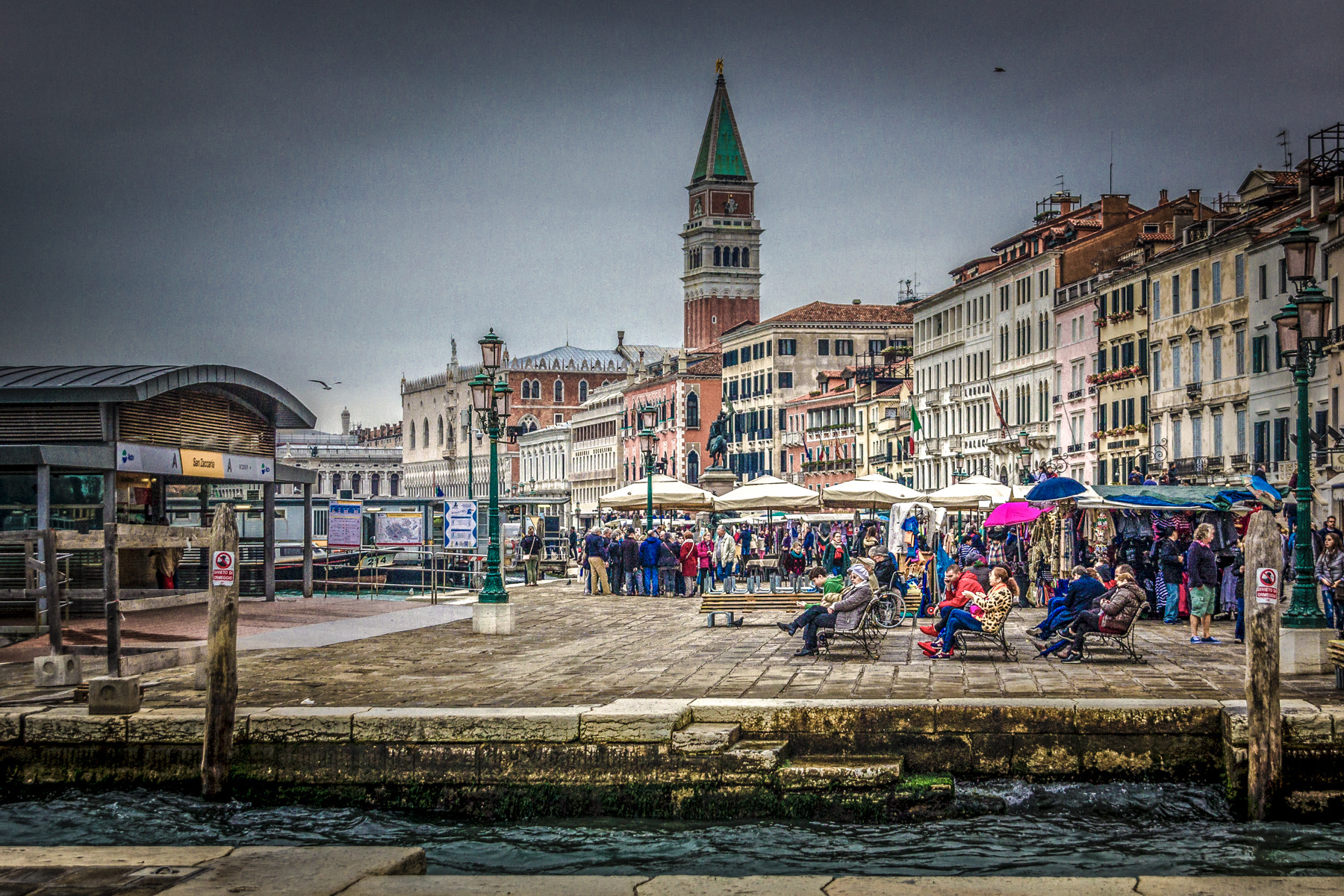 Canon EOS 550D (EOS Rebel T2i / EOS Kiss X4) + Sigma 18-200mm f/3.5-6.3 DC OS sample photo. Venezia photography