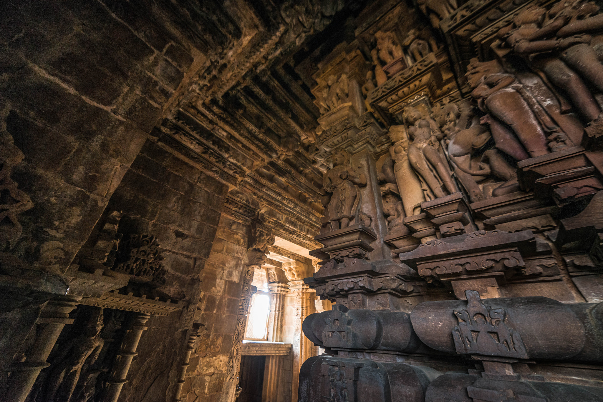 Samyang 14mm F2.8 ED AS IF UMC sample photo. Inside the kama sutra temple photography