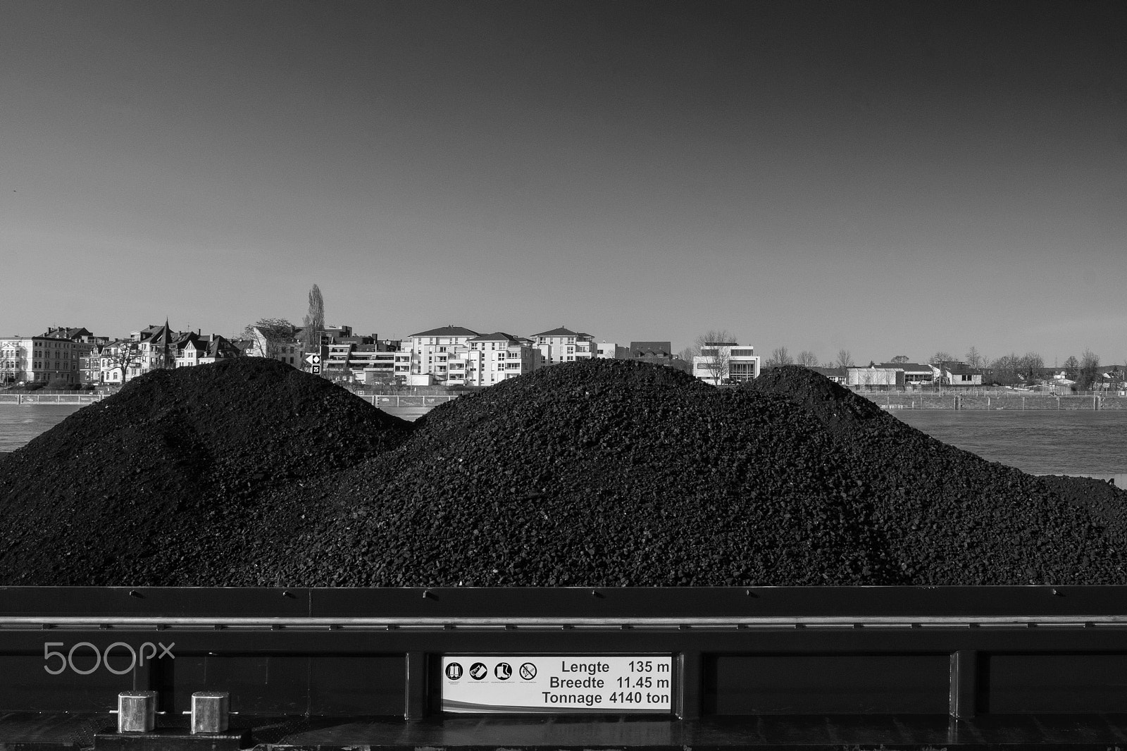 Fujifilm X-Pro2 + Fujifilm XF 16mm F1.4 R WR sample photo. Living at the black mountains photography