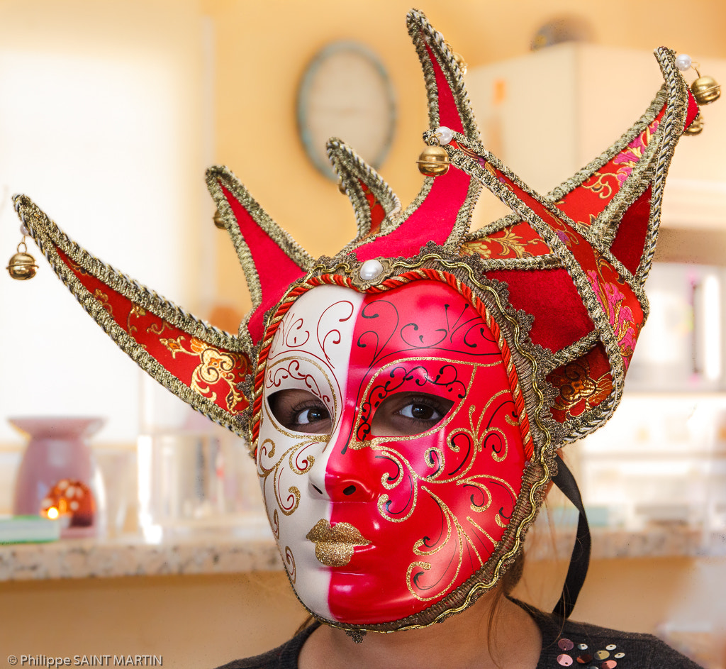 Canon EF 24-70mm F4L IS USM sample photo. Qui se cache derrière ce masque - who's hidden behind the mask photography