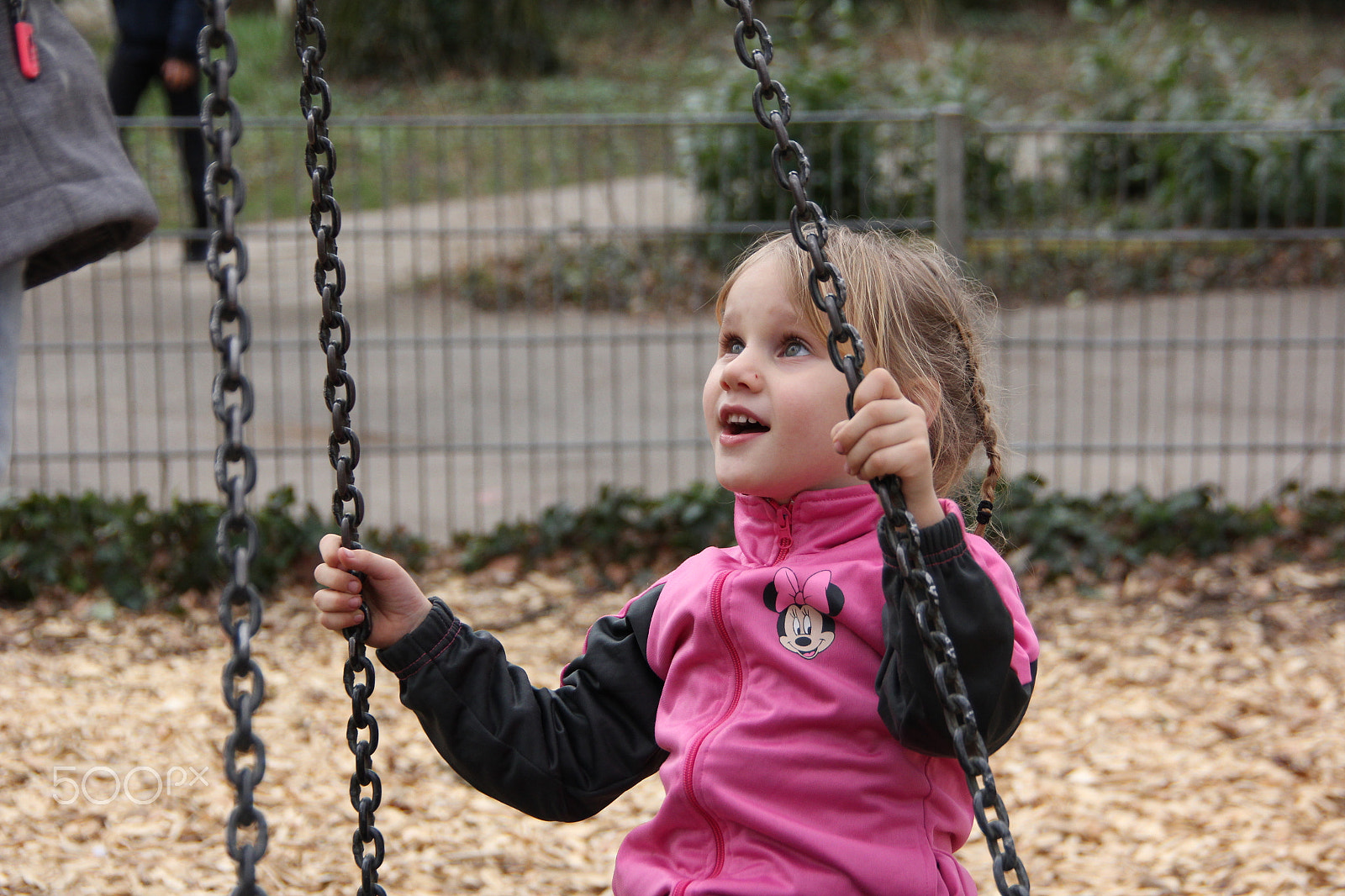 Canon EOS 550D (EOS Rebel T2i / EOS Kiss X4) sample photo. Tire swing. childrens dream. be happy. photography
