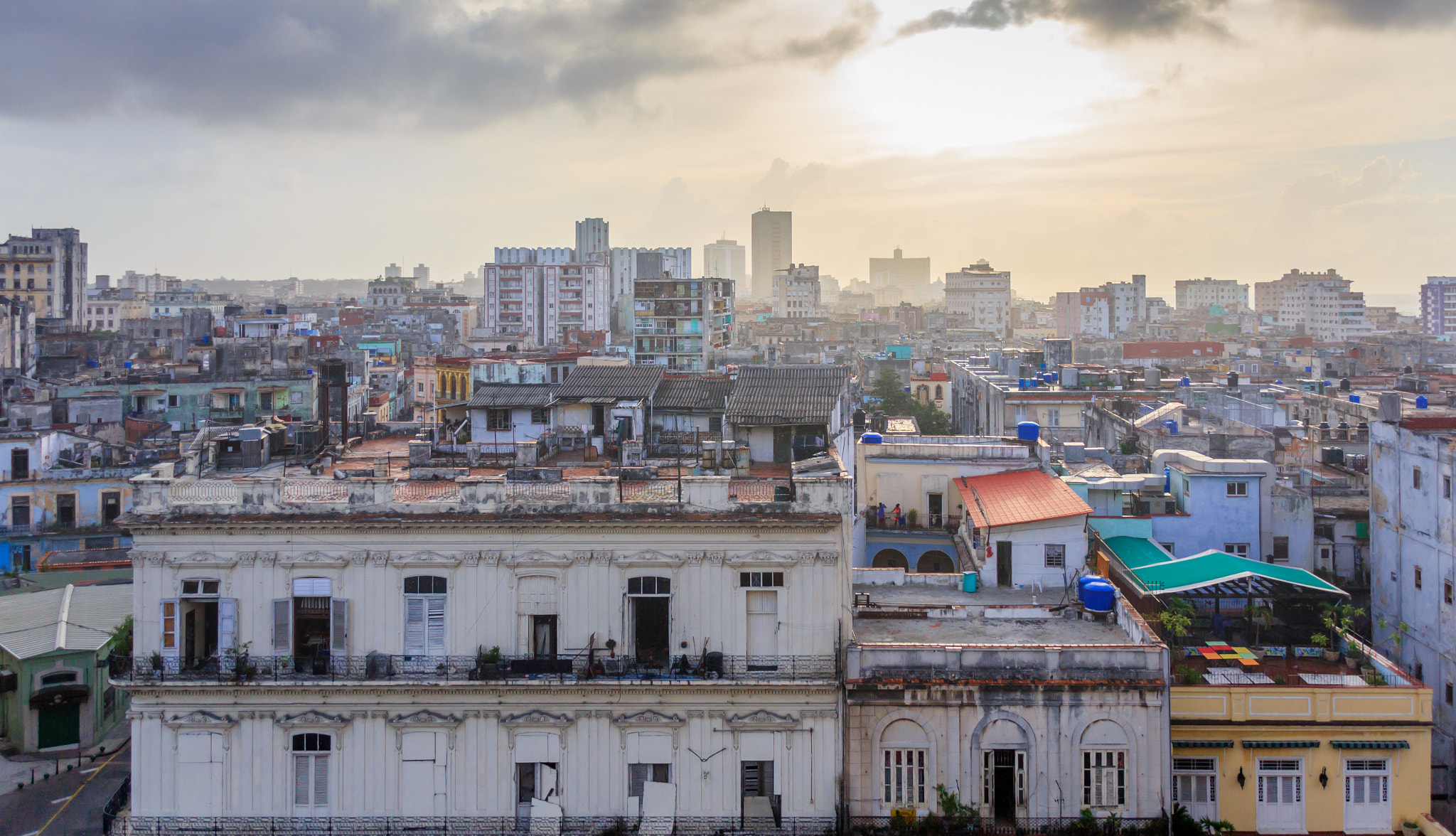 Canon EOS 600D (Rebel EOS T3i / EOS Kiss X5) + Sigma 18-250mm F3.5-6.3 DC OS HSM sample photo. Havana after a rain storm photography