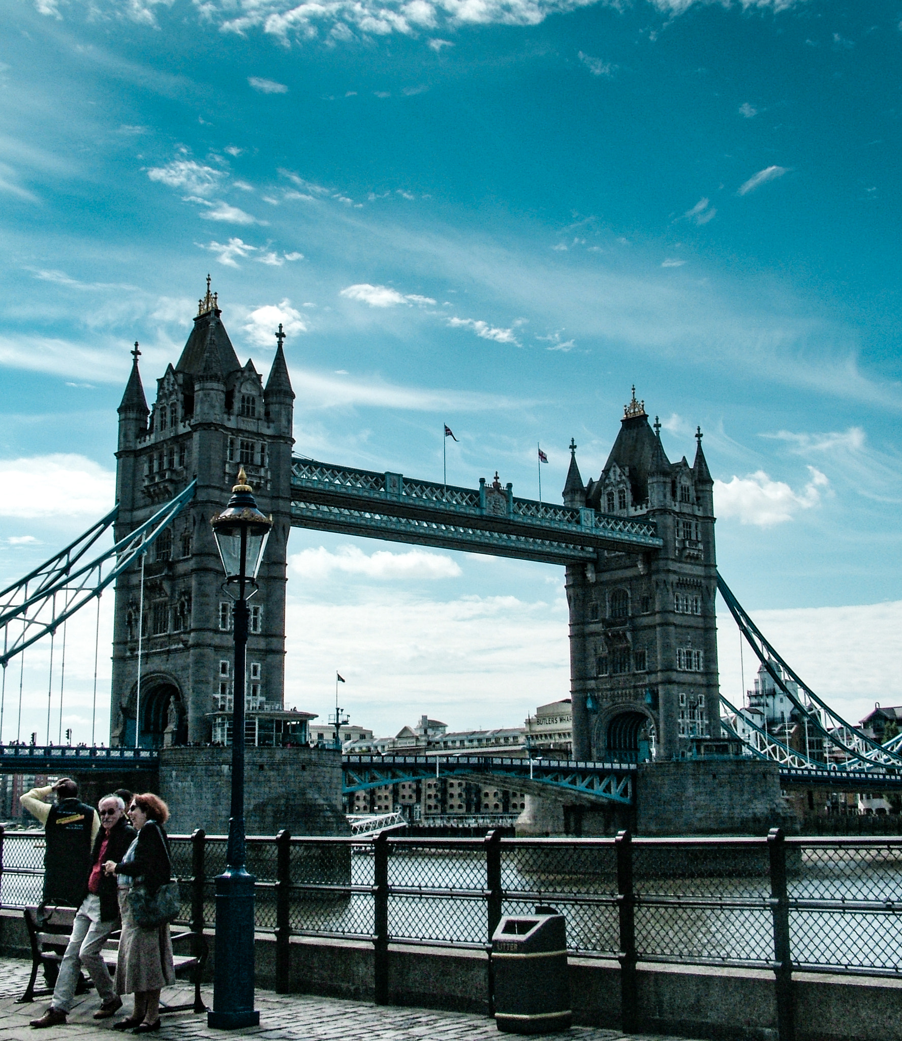 Fujifilm FinePix S7000 sample photo. Tower bridge photography