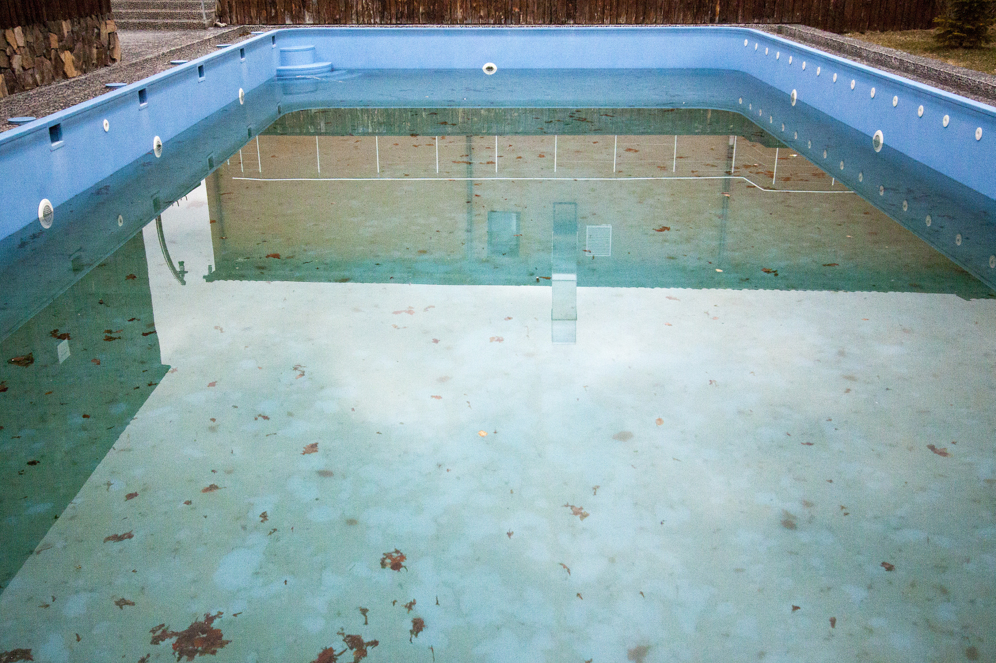 Canon EF-S 10-22mm F3.5-4.5 USM sample photo. Pool photography