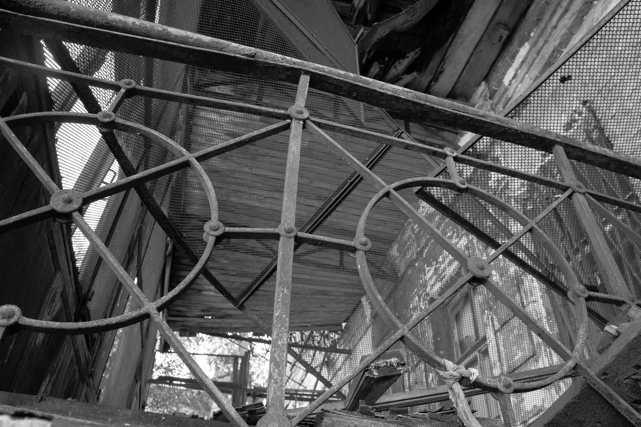Sony Alpha NEX-7 + Sony E 18-55mm F3.5-5.6 OSS sample photo. St.pete old balcony photography