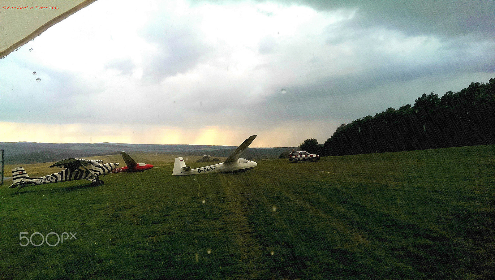 HTC ONE GOOGLE PLAY EDITION sample photo. Glider planes in rain photography