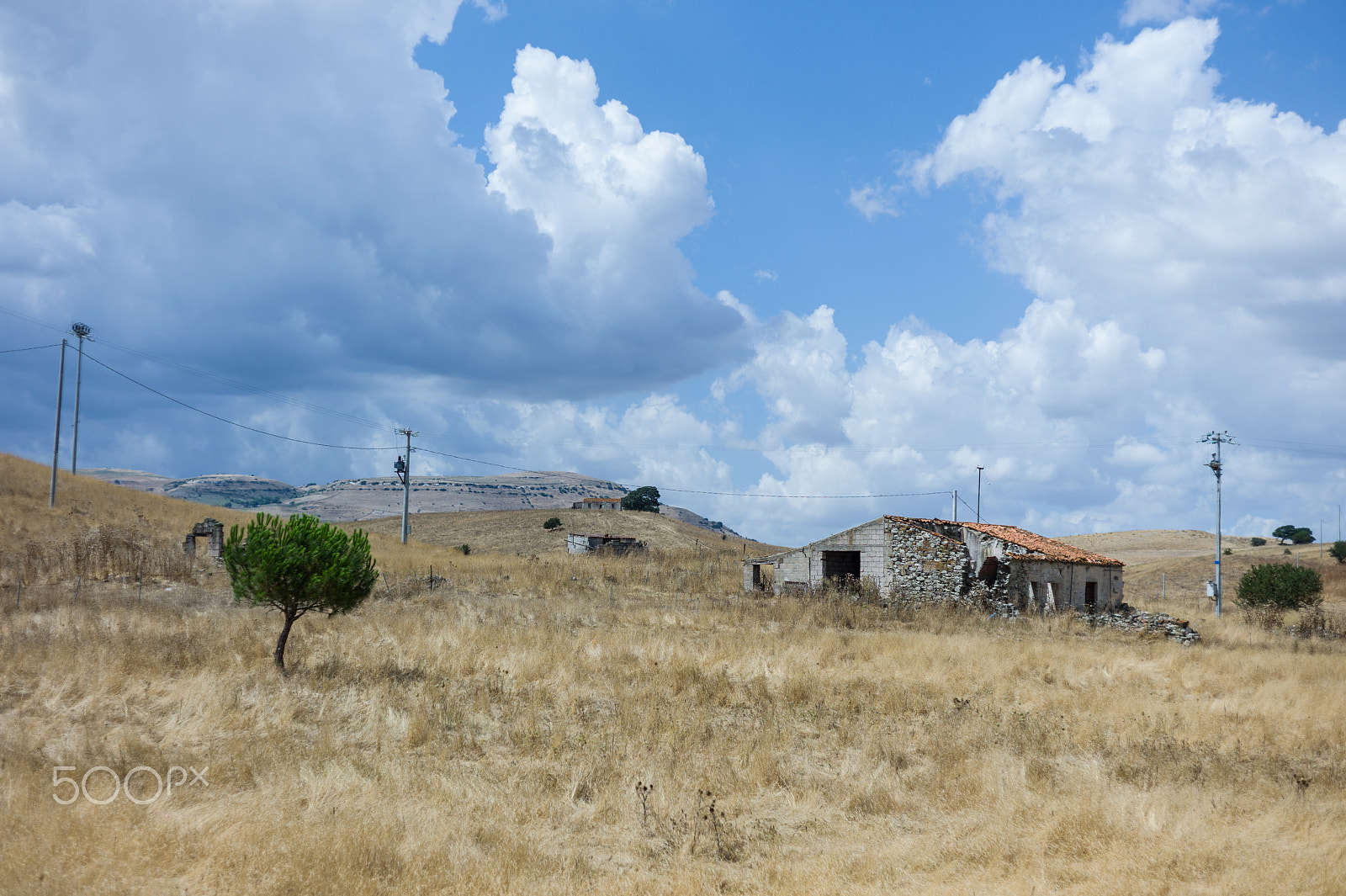 Leica M9 + Summicron-M 50mm f/2 (IV, V) sample photo. Landscape with farm house photography