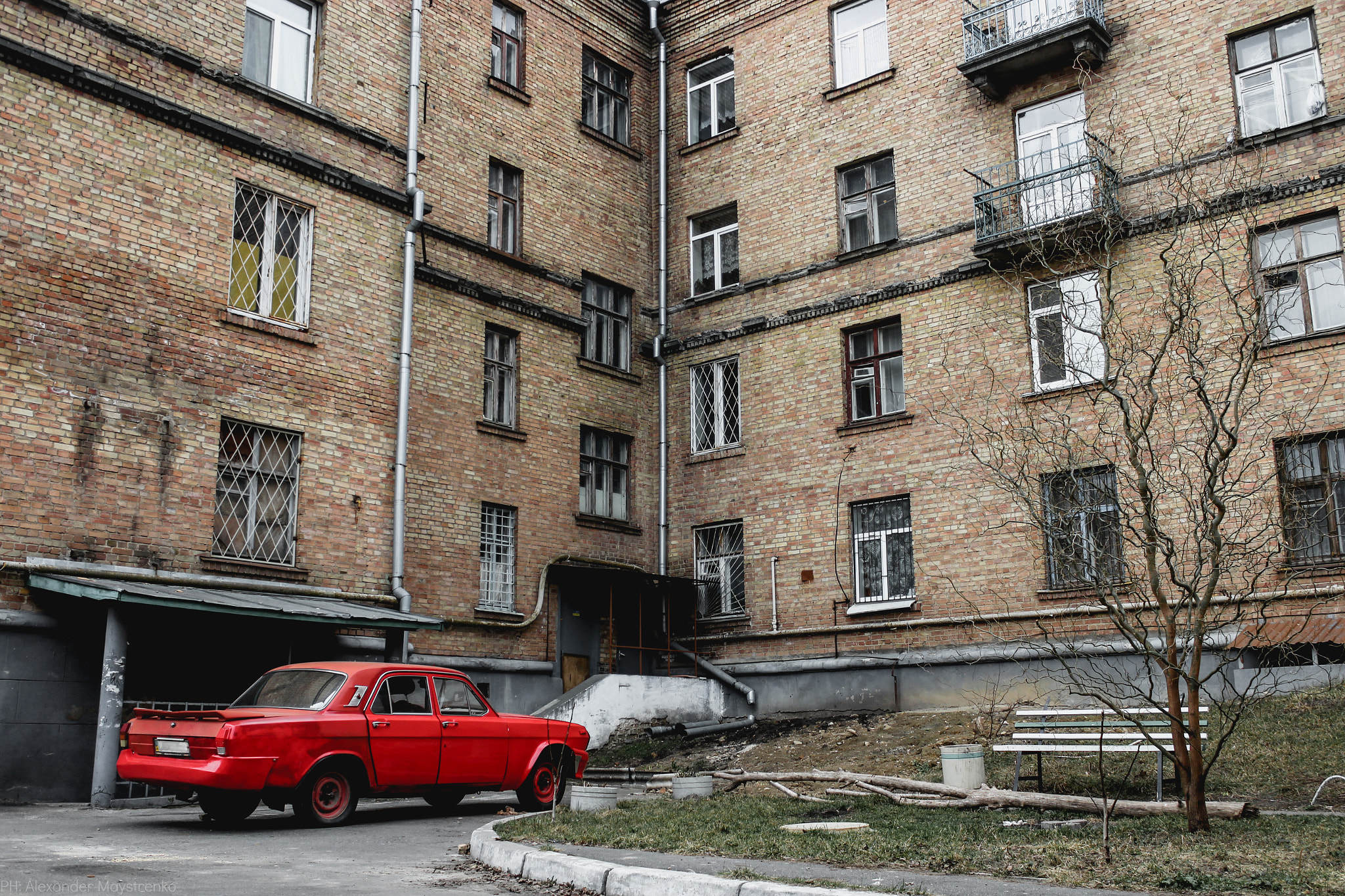 Canon EF-S 18-55mm F3.5-5.6 IS sample photo. Volga in backyard photography