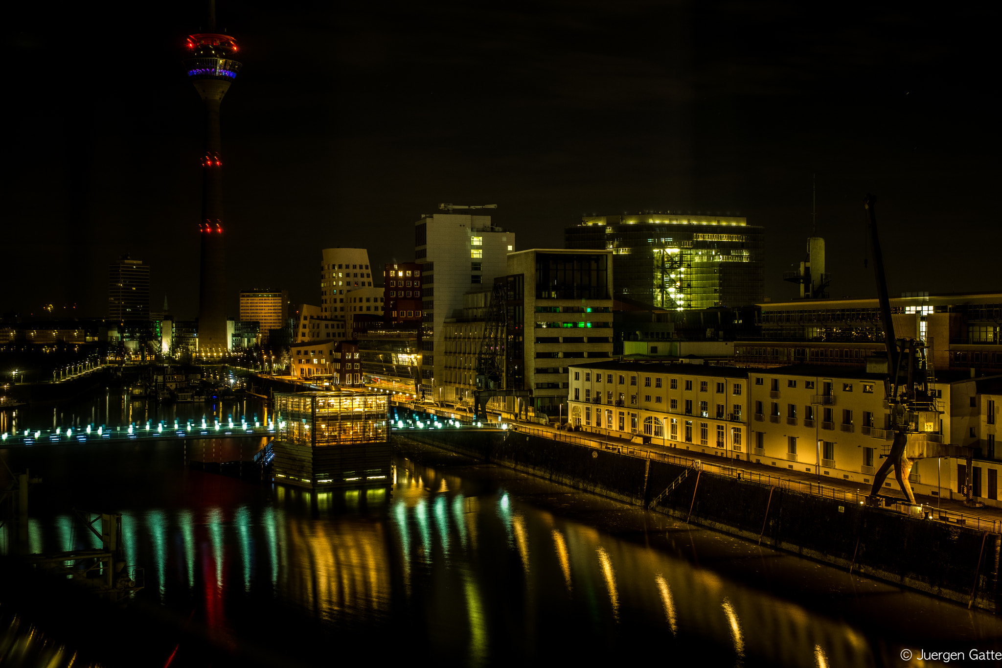 Fujifilm X-T2 + ZEISS Touit 32mm F1.8 sample photo. Medienhafen photography