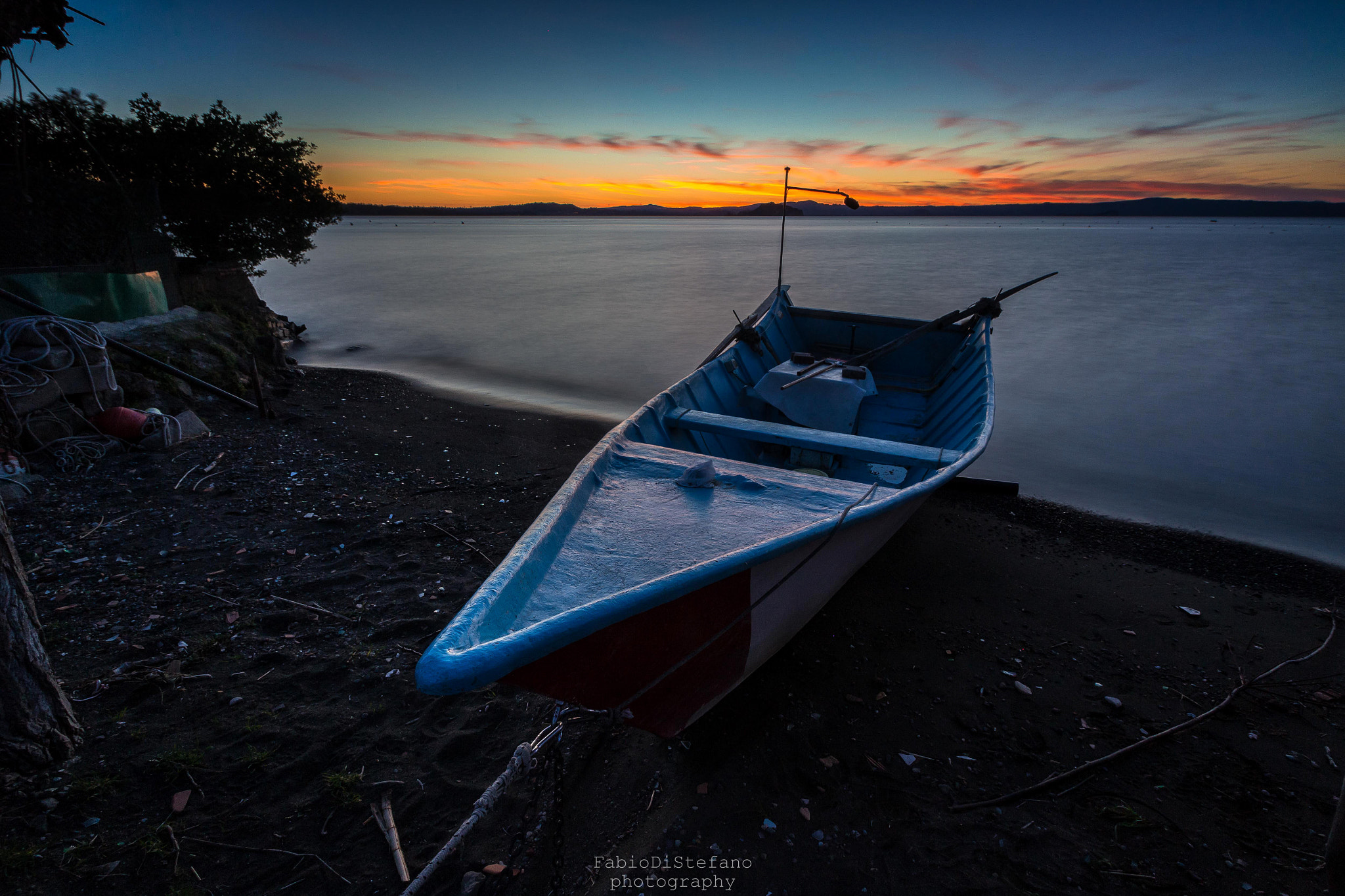 Canon EOS 100D (EOS Rebel SL1 / EOS Kiss X7) + Canon EF-S 10-18mm F4.5–5.6 IS STM sample photo. Barca...al tramonto photography